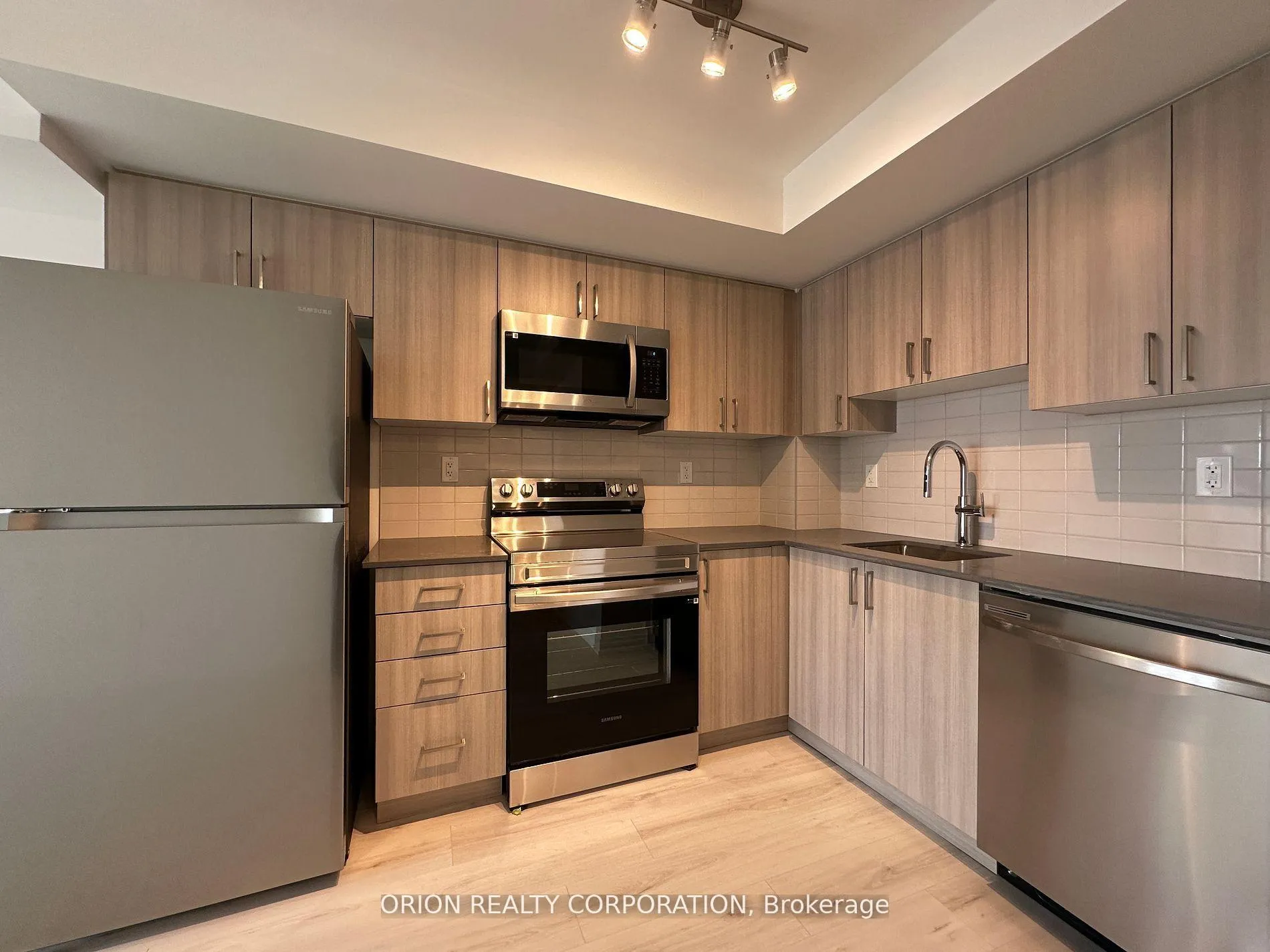 Photo 2 of Unit 910, 1435 Celebration Drive, Pickering, Bay Ridges — HOMEH