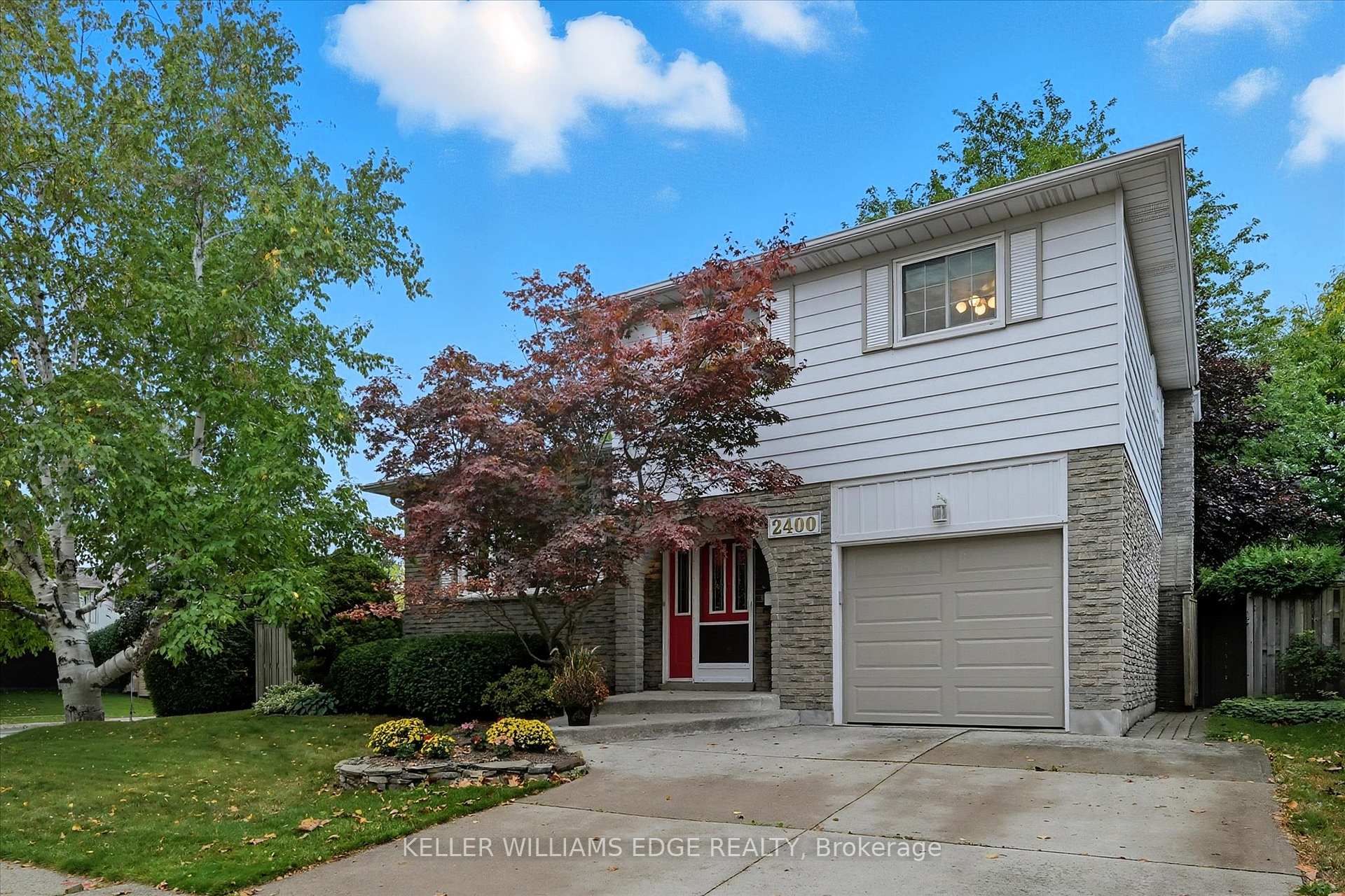 Photo 2 of 2400 Eaglesfield Drive, Burlington, Brant Hills — HOMEH