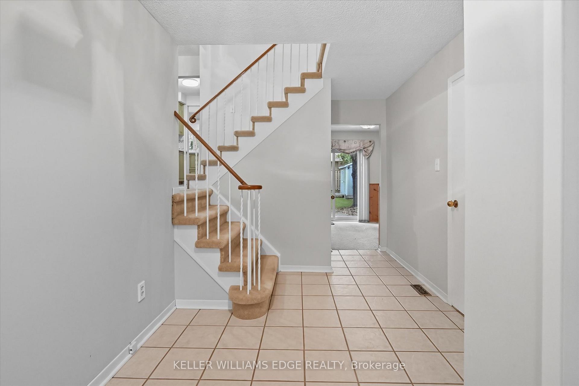 Photo 4 of 2400 Eaglesfield Drive, Burlington, Brant Hills — HOMEH