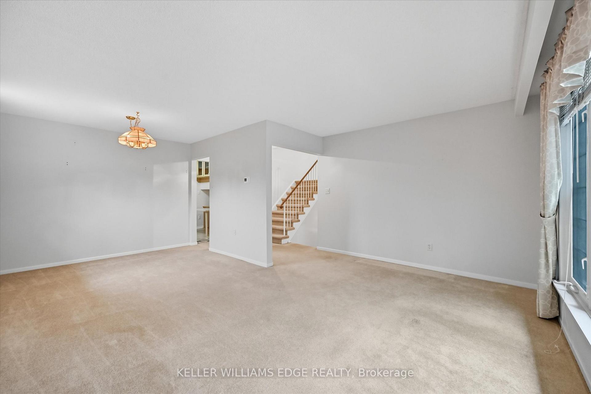 Photo 9 of 2400 Eaglesfield Drive, Burlington, Brant Hills — HOMEH