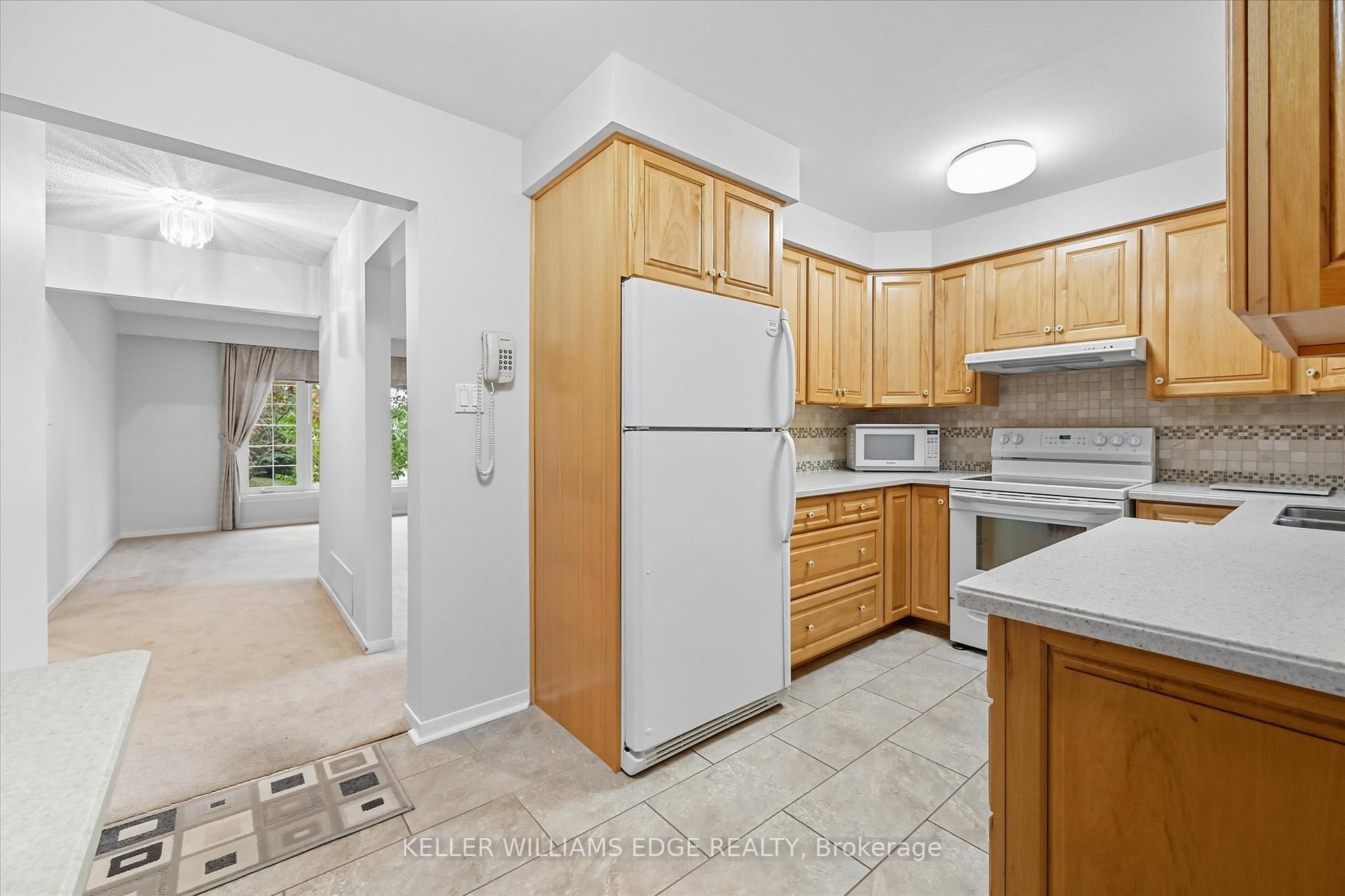 Photo 14 of 2400 Eaglesfield Drive, Burlington, Brant Hills — HOMEH