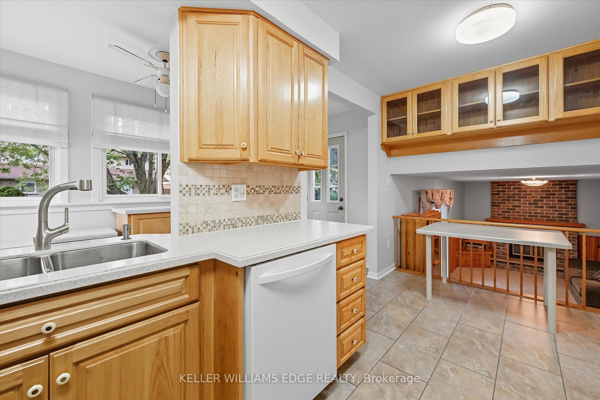 Photo 16 of 2400 Eaglesfield Drive, Burlington, Brant Hills — HOMEH