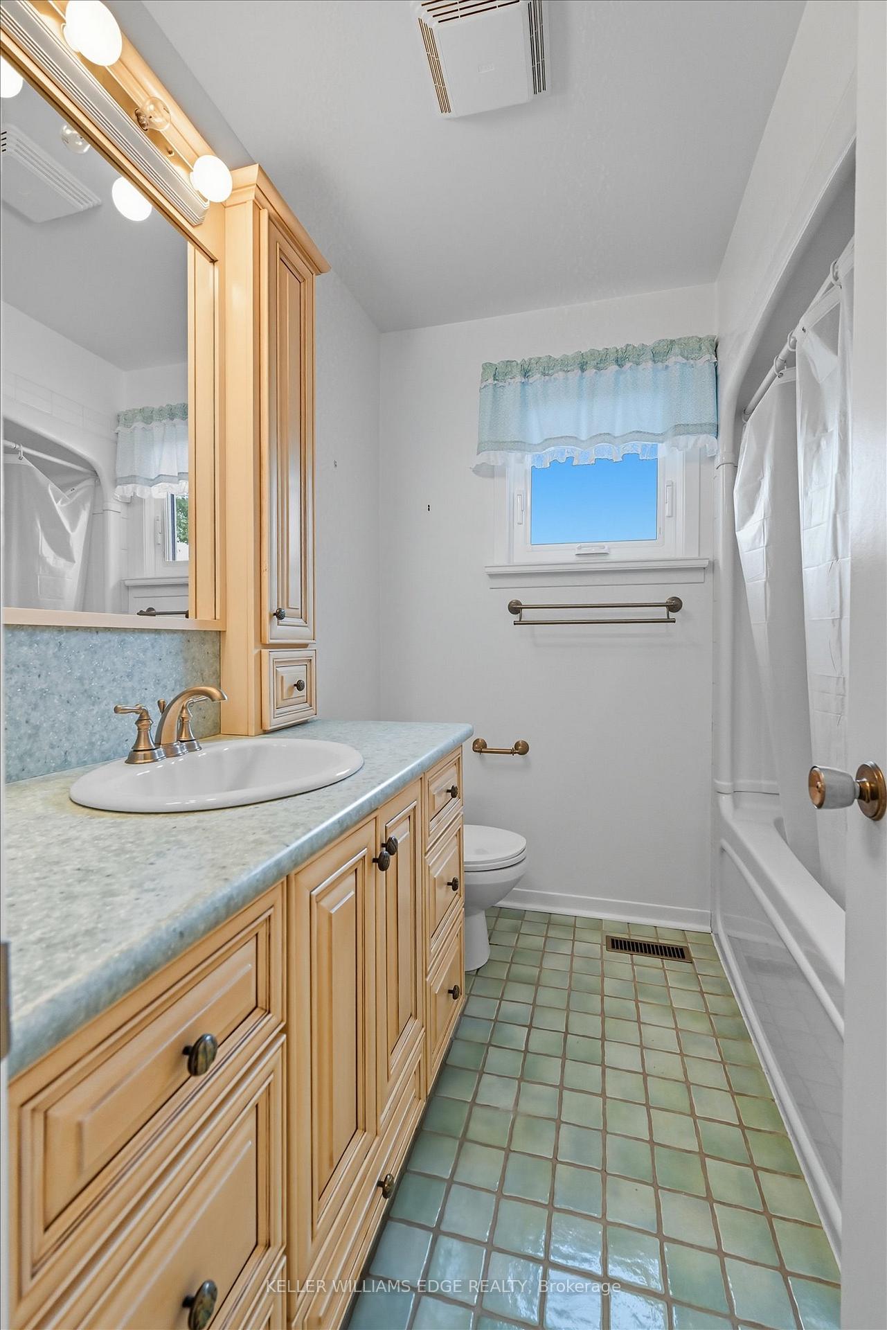 Photo 29 of 2400 Eaglesfield Drive, Burlington, Brant Hills — HOMEH