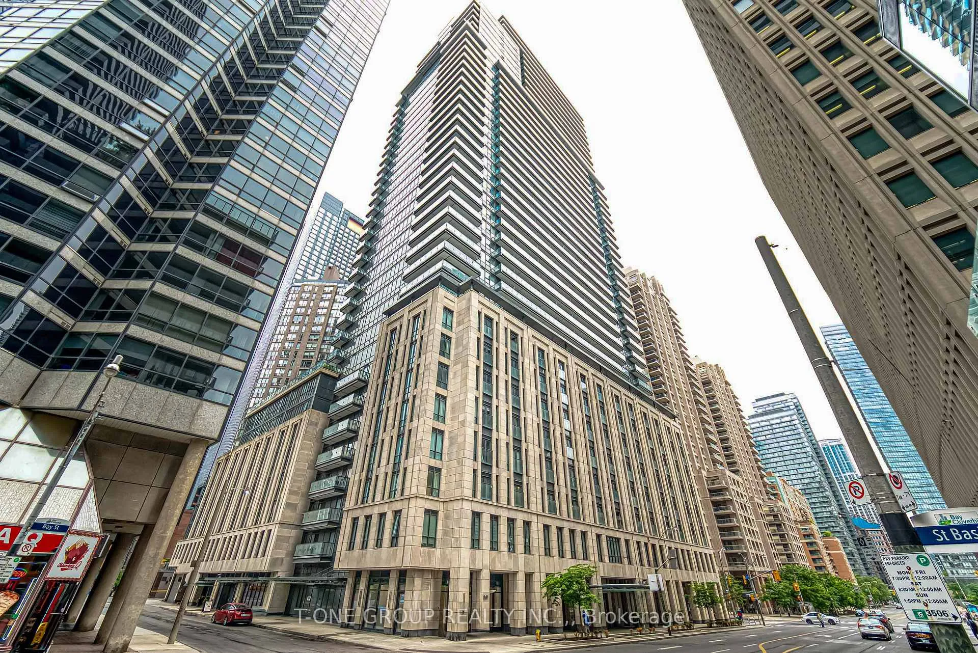 Front of Unit 720, 955 Bay Street