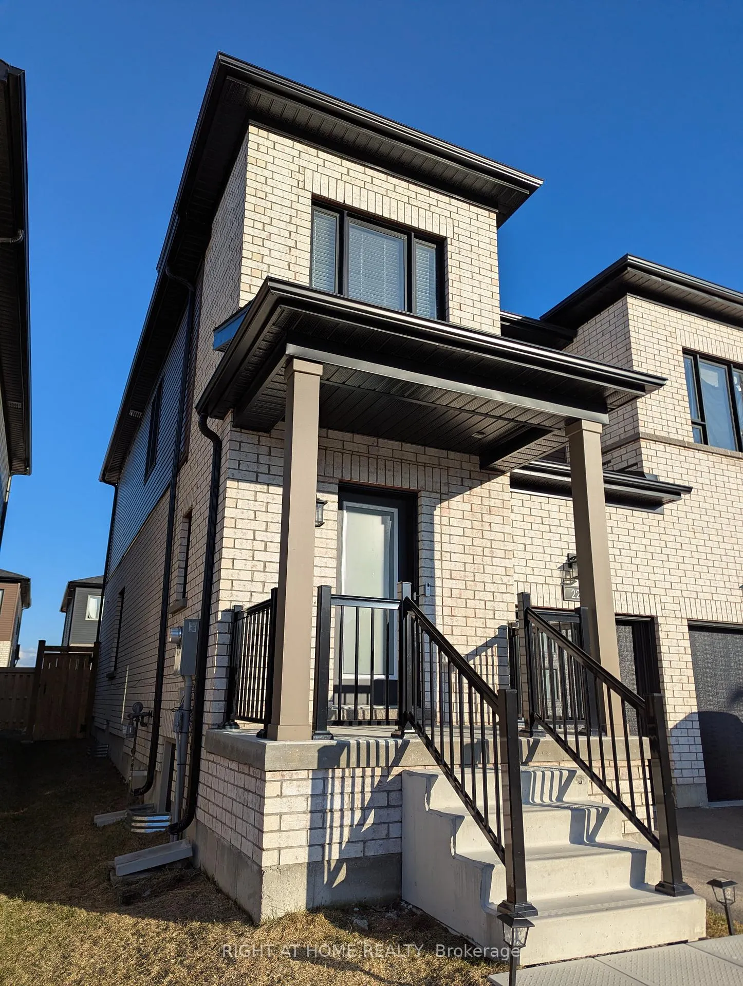 Photo 2 of 22 Westwood Avenue, Barrie, Painswick South — HOMEH