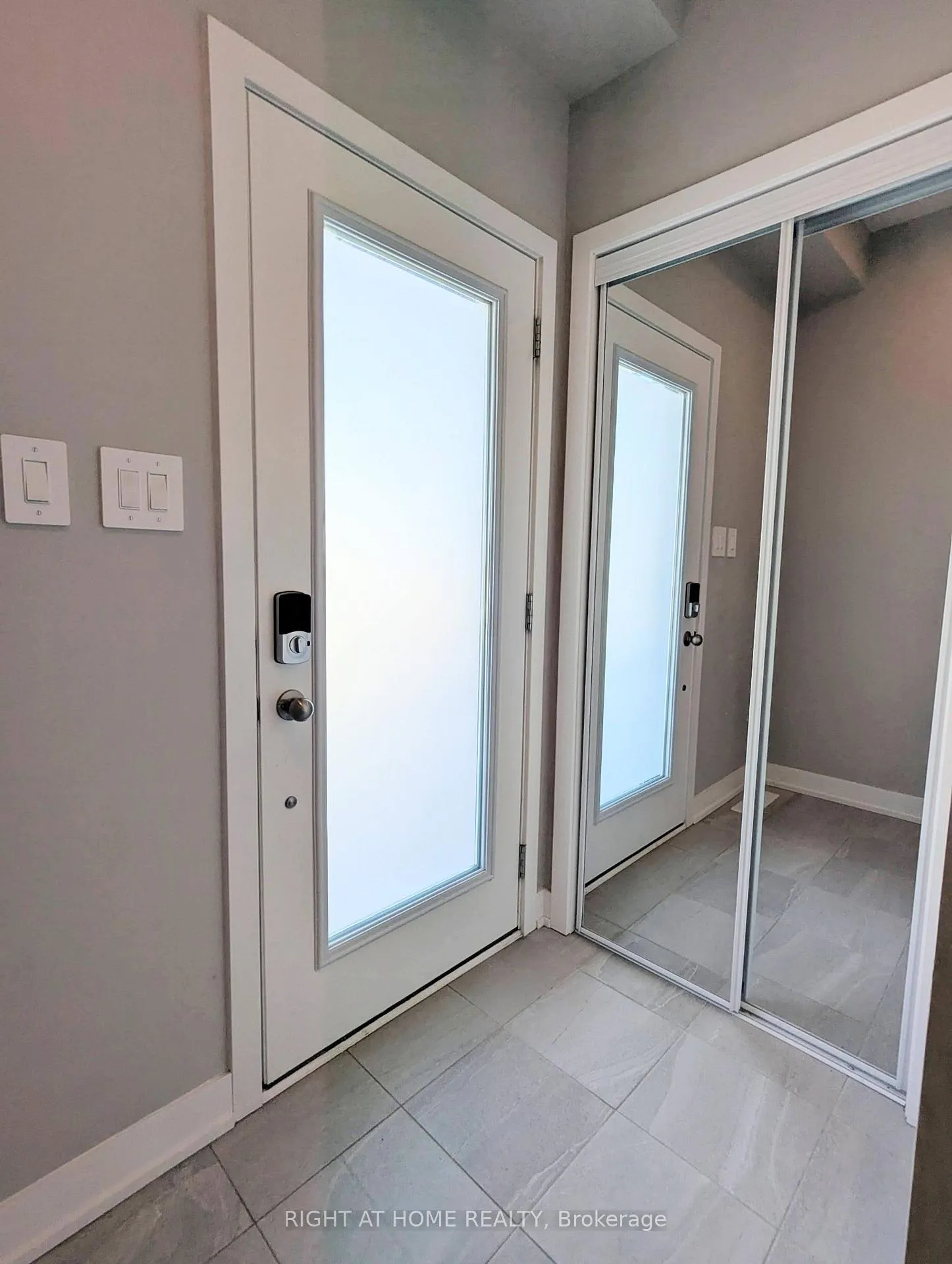 Photo 3 of 22 Westwood Avenue, Barrie, Painswick South — HOMEH