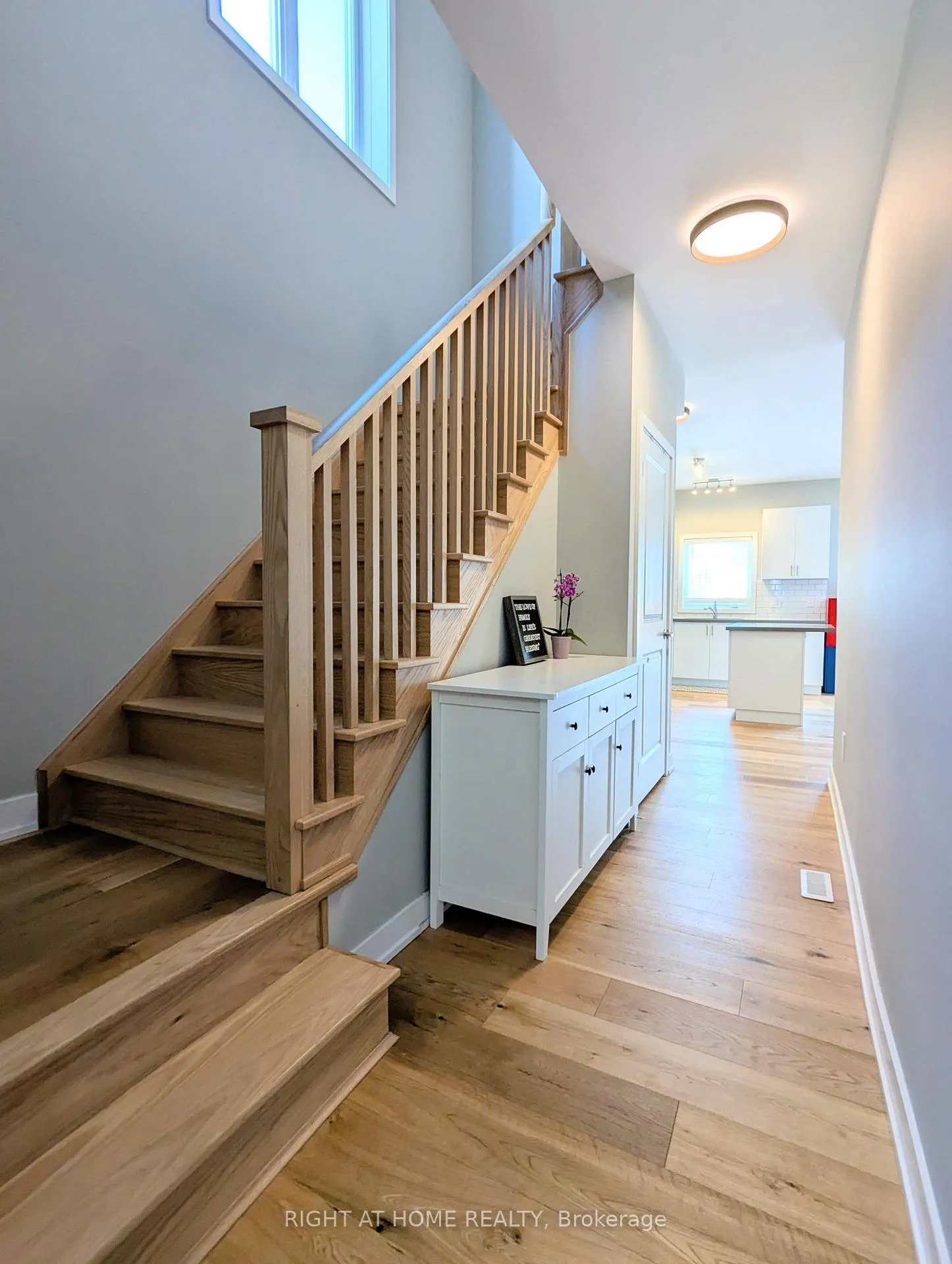 Photo 4 of 22 Westwood Avenue, Barrie, Painswick South — HOMEH