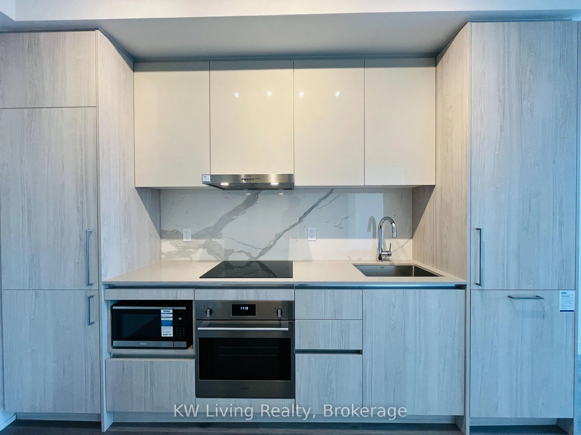 Photo 2 of Unit 6111, 225 Commerce Street, Vaughan, Vaughan Corporate Centre — HOMEH