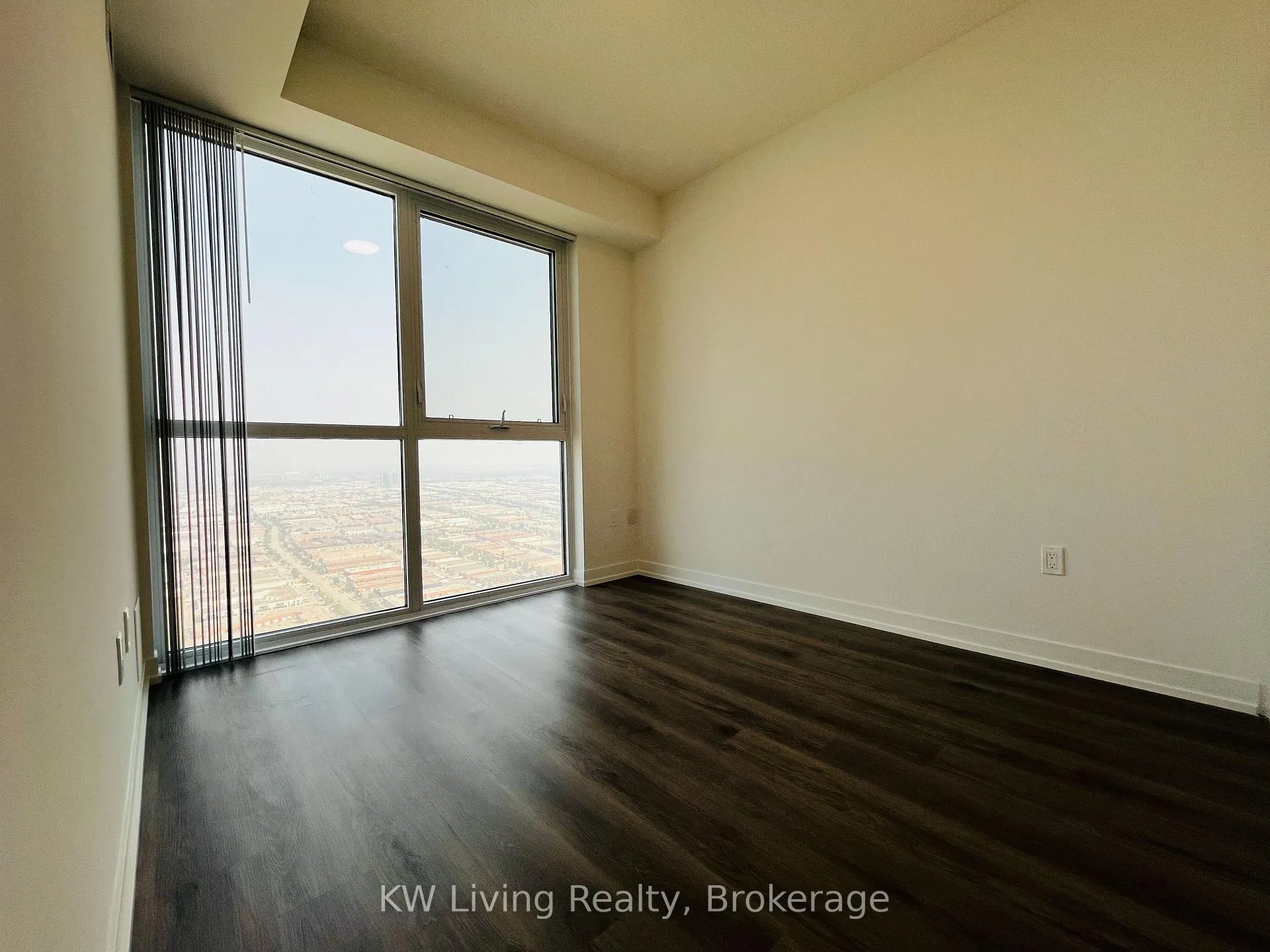Photo 4 of Unit 6111, 225 Commerce Street, Vaughan, Vaughan Corporate Centre — HOMEH