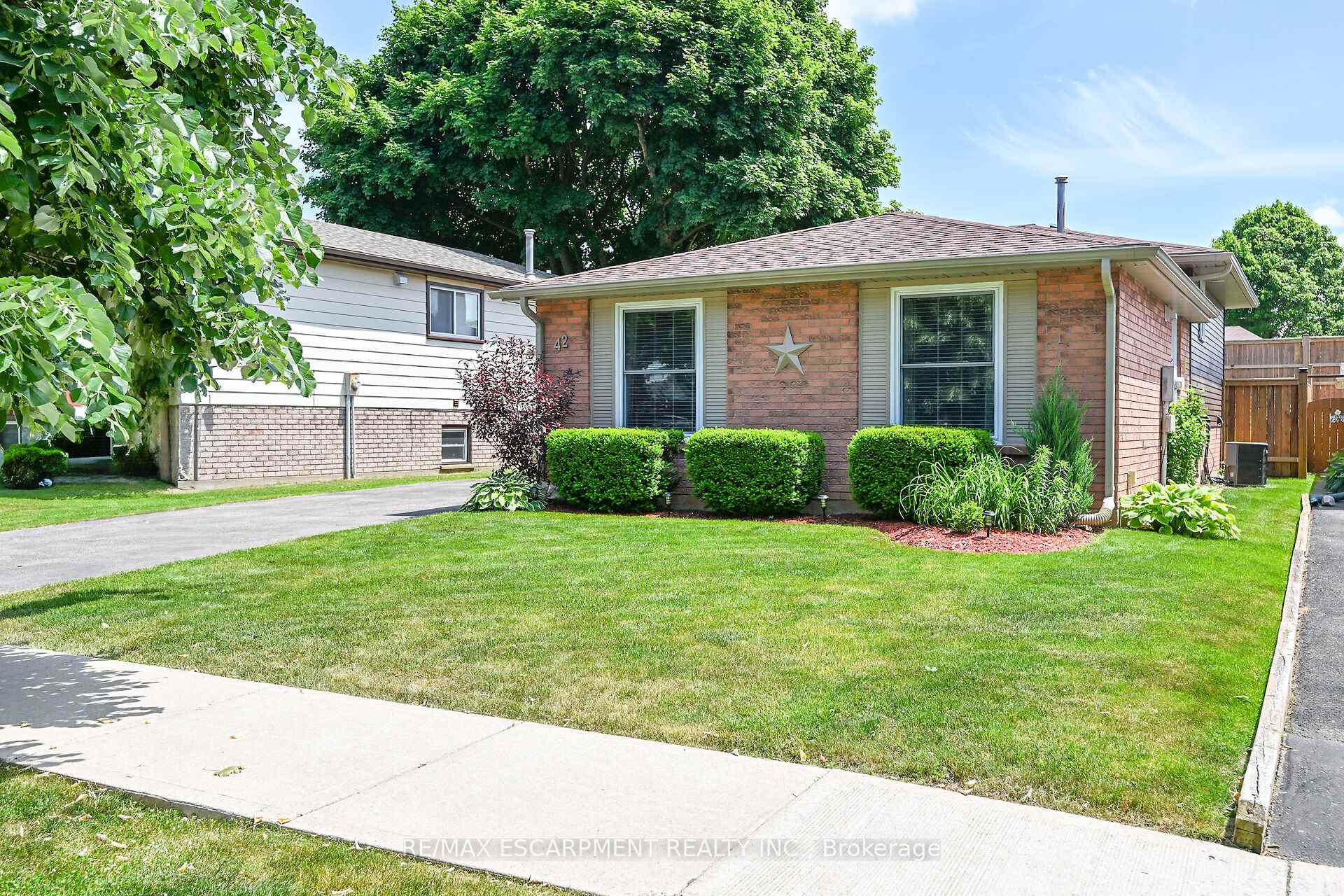 Photo 2 of 42 Knightswood Crescent, Brant, Brantford Twp — HOMEH
