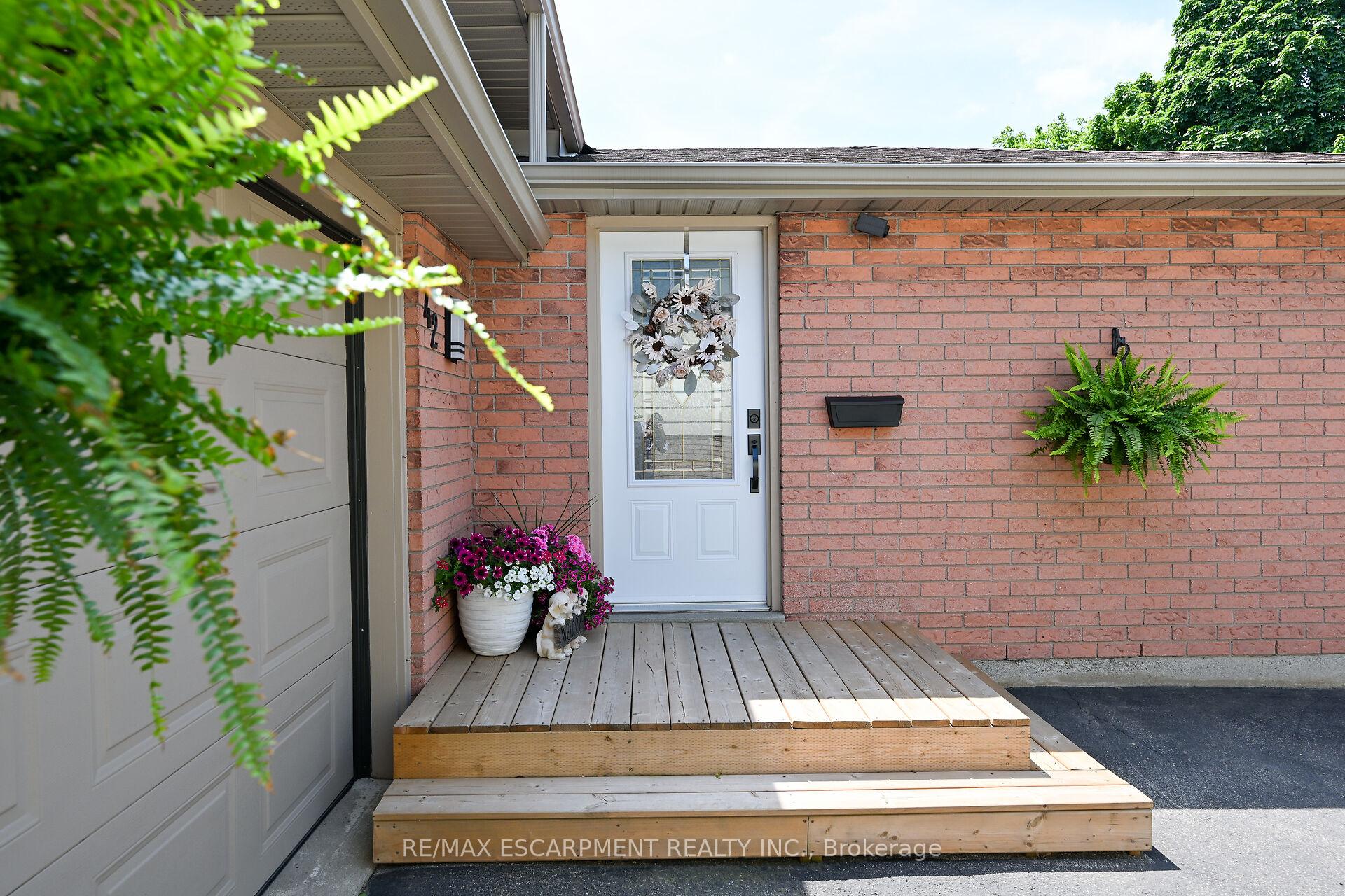 Photo 3 of 42 Knightswood Crescent, Brant, Brantford Twp — HOMEH