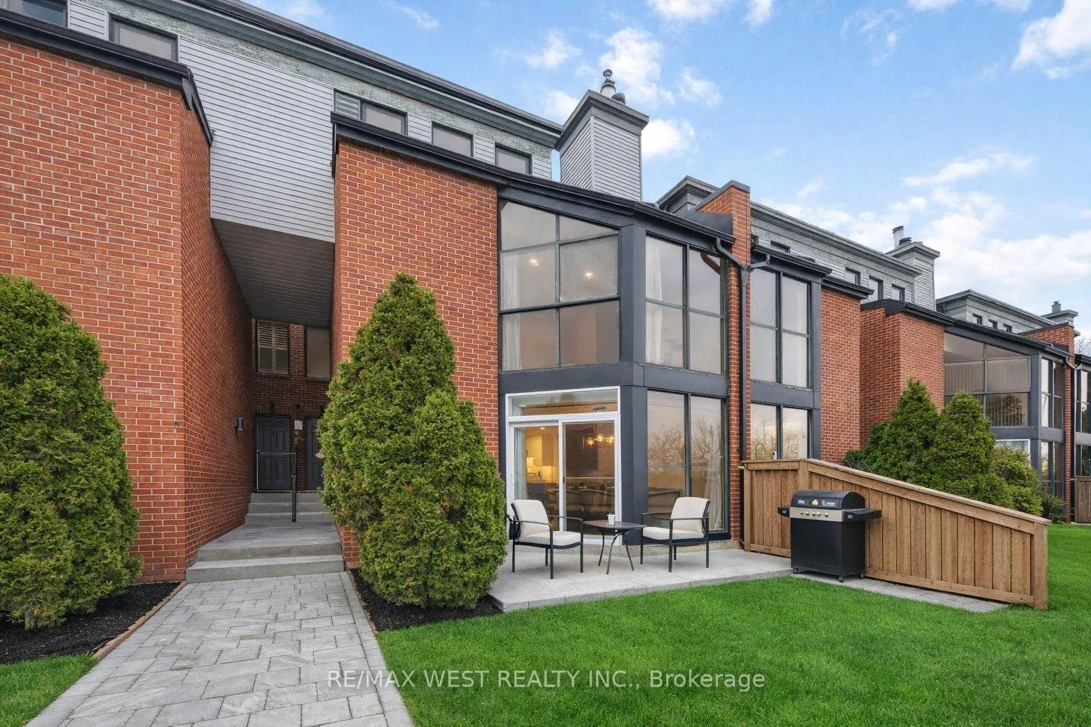 Photo 1 of Unit TH #10, 100 Arbors Lane, Vaughan, West Woodbridge — HOMEH