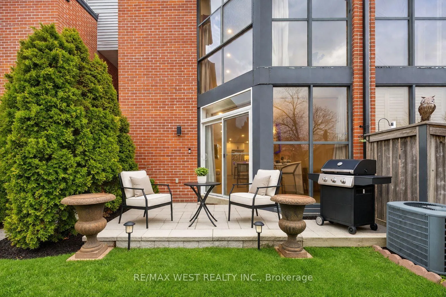 Photo 3 of Unit TH #10, 100 Arbors Lane, Vaughan, West Woodbridge — HOMEH