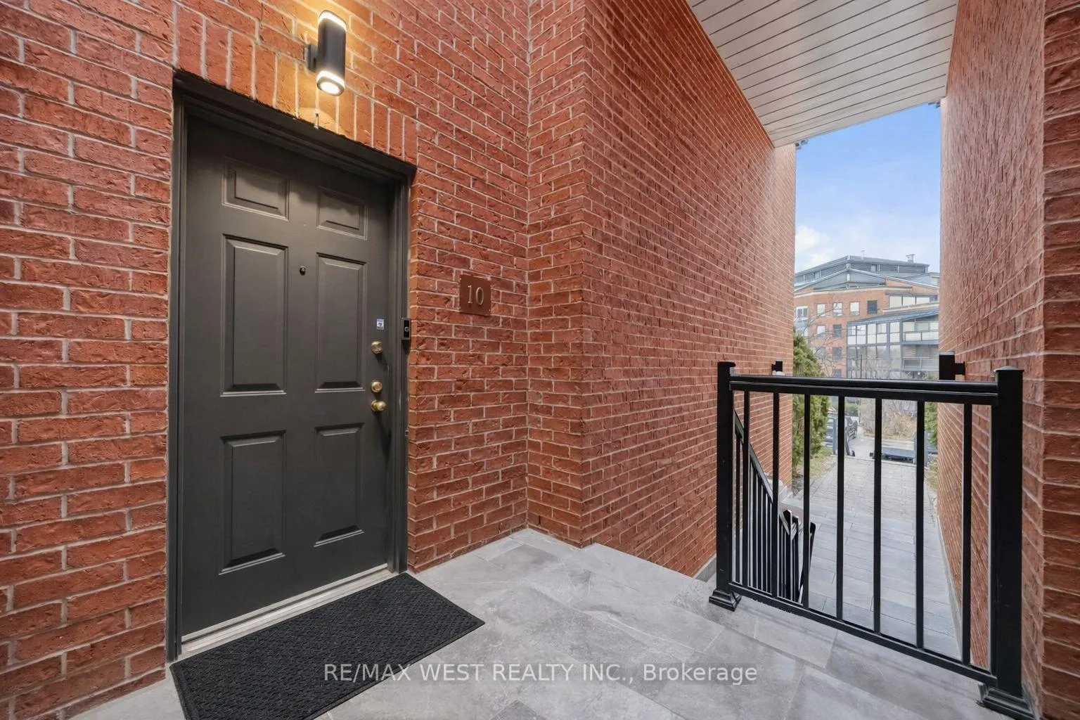 Photo 4 of Unit TH #10, 100 Arbors Lane, Vaughan, West Woodbridge — HOMEH
