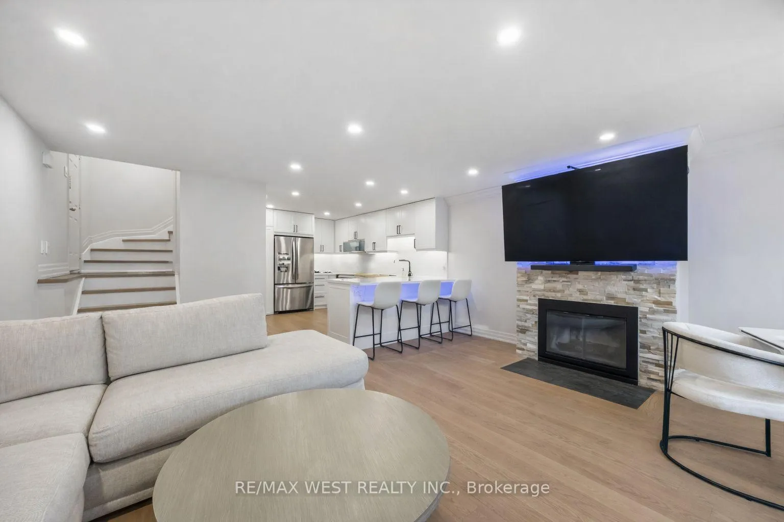 Photo 6 of Unit TH #10, 100 Arbors Lane, Vaughan, West Woodbridge — HOMEH