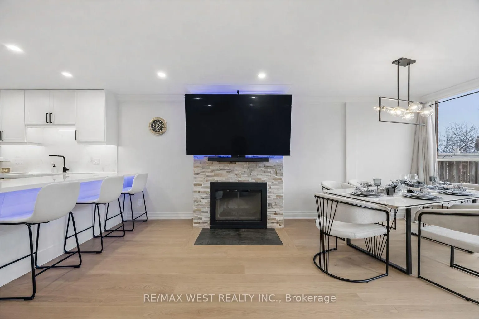 Photo 10 of Unit TH #10, 100 Arbors Lane, Vaughan, West Woodbridge — HOMEH