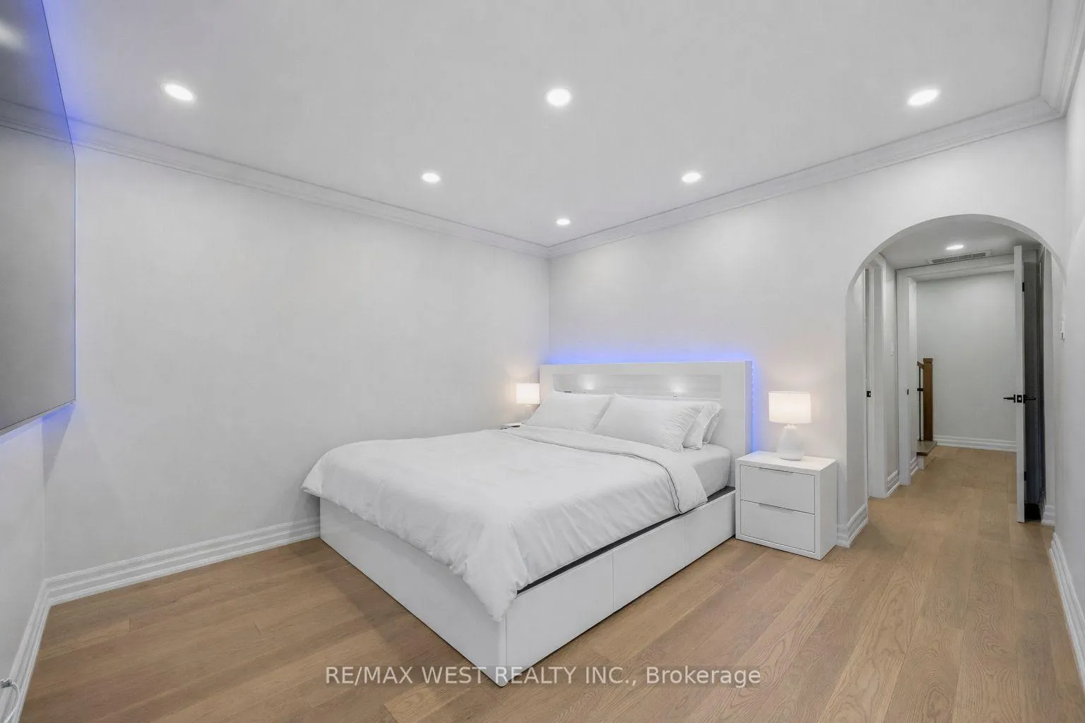 Photo 18 of Unit TH #10, 100 Arbors Lane, Vaughan, West Woodbridge — HOMEH