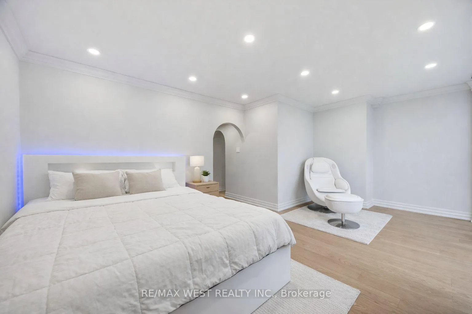 Photo 19 of Unit TH #10, 100 Arbors Lane, Vaughan, West Woodbridge — HOMEH