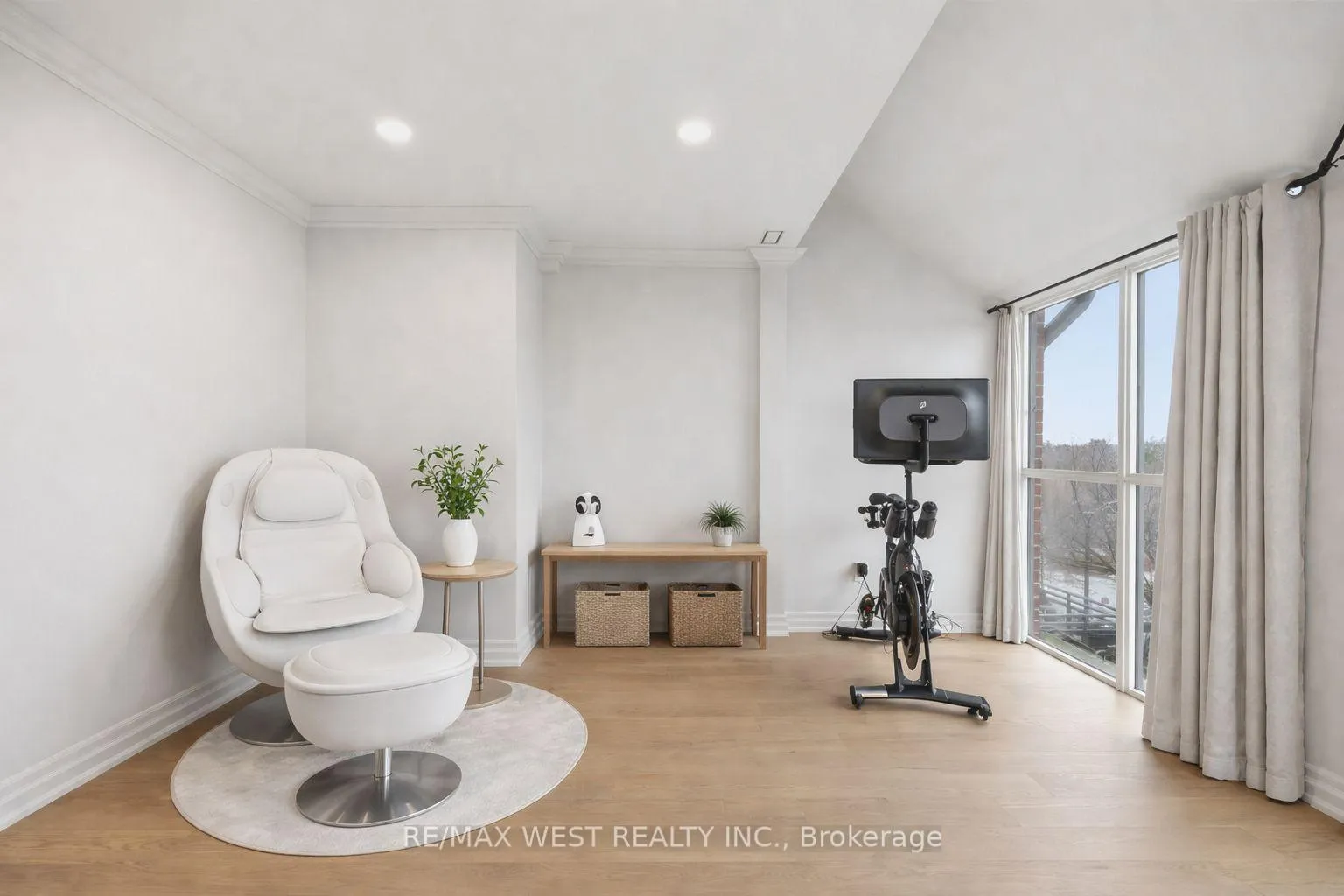 Photo 20 of Unit TH #10, 100 Arbors Lane, Vaughan, West Woodbridge — HOMEH