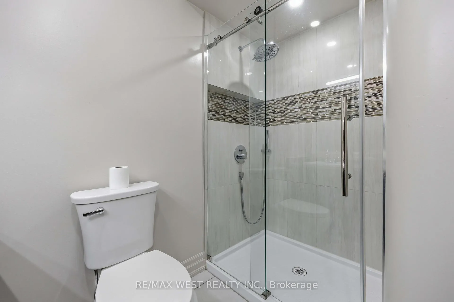 Photo 29 of Unit TH #10, 100 Arbors Lane, Vaughan, West Woodbridge — HOMEH