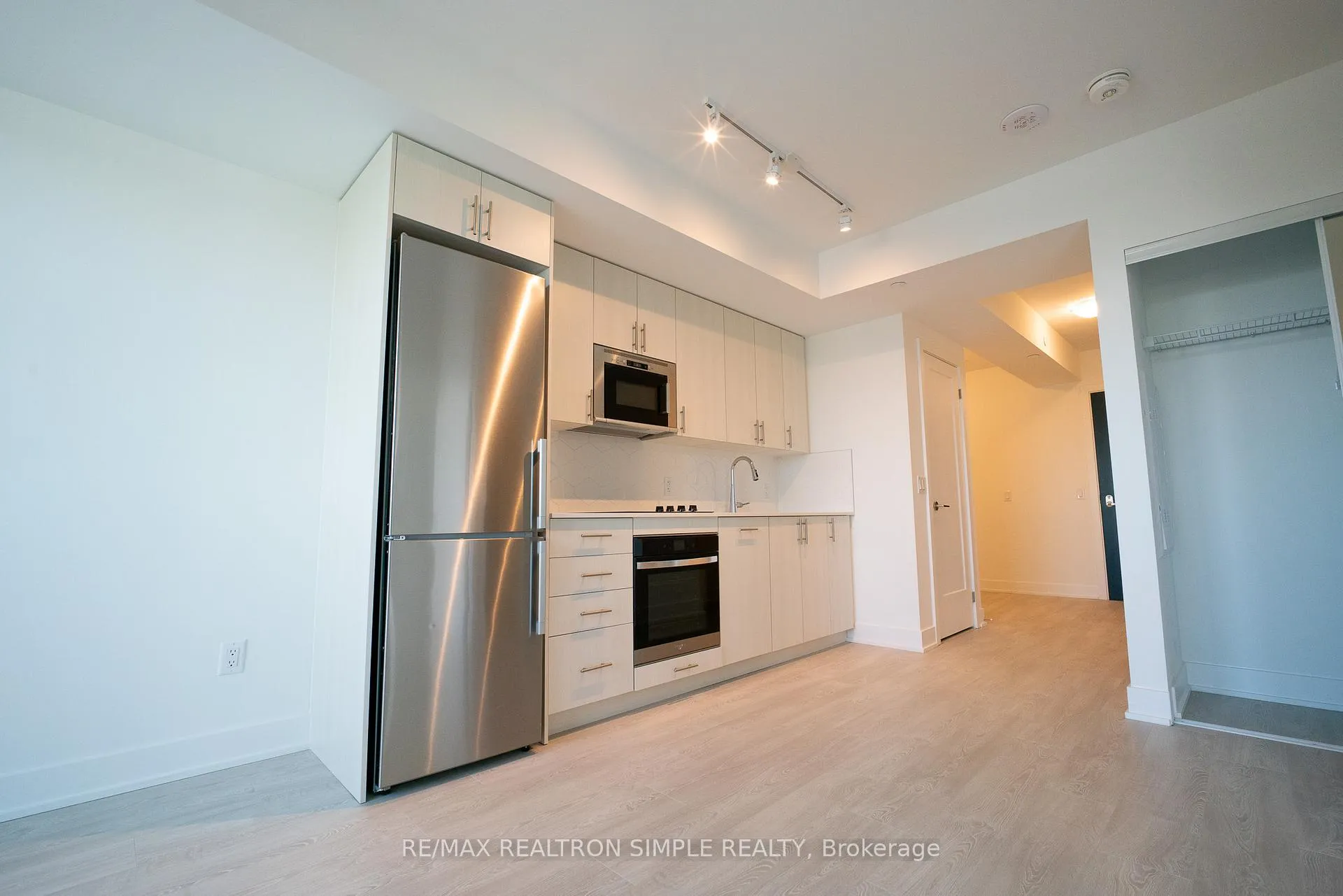Photo 5 of Unit 2601, 2545 Simcoe Street N, Oshawa, Windfields — HOMEH