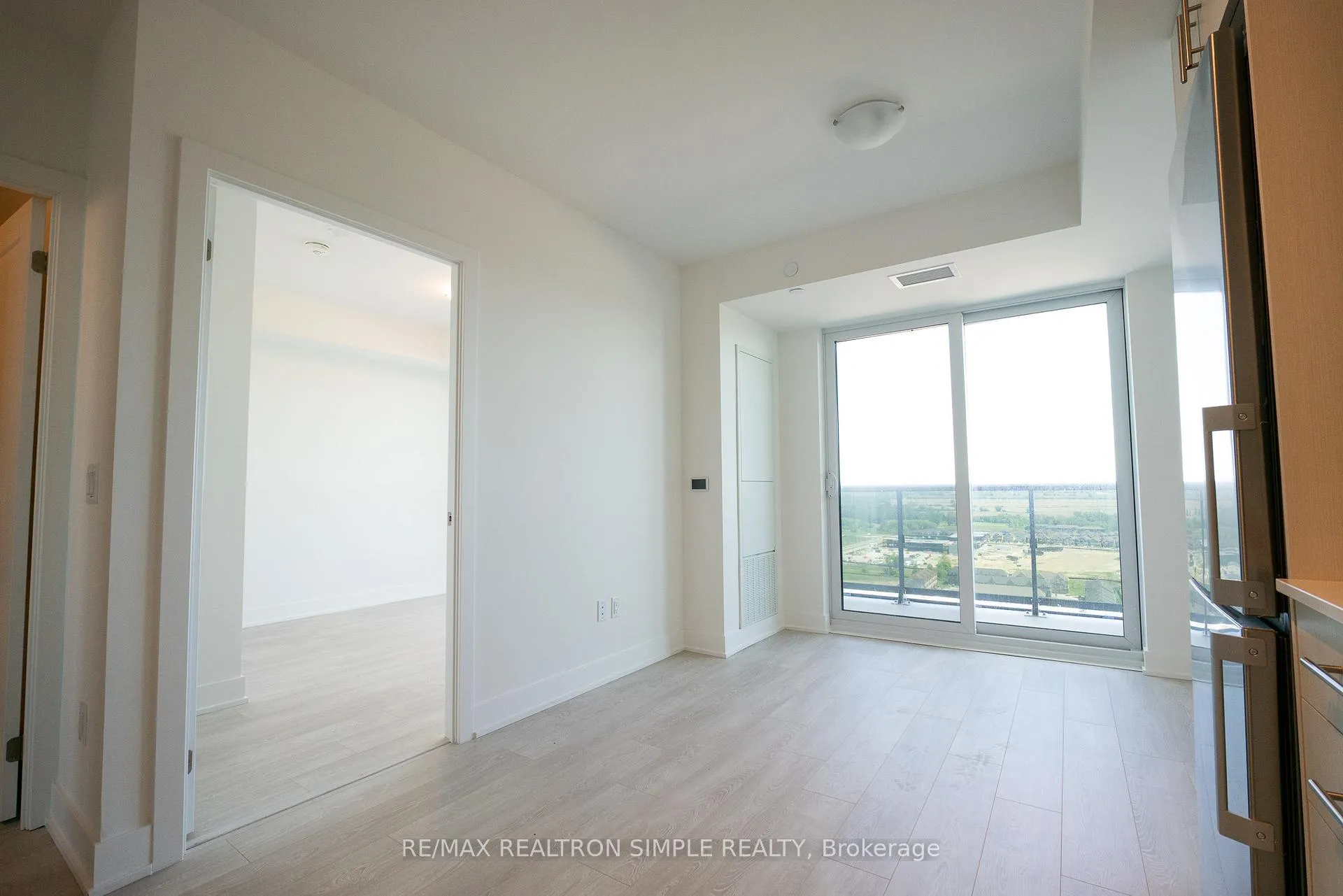 Photo 6 of Unit 2601, 2545 Simcoe Street N, Oshawa, Windfields — HOMEH