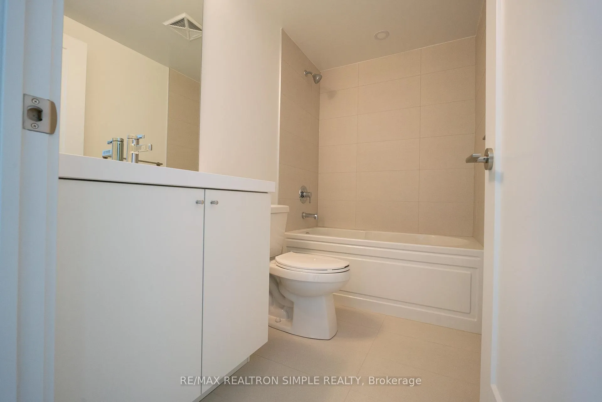 Photo 7 of Unit 2601, 2545 Simcoe Street N, Oshawa, Windfields — HOMEH