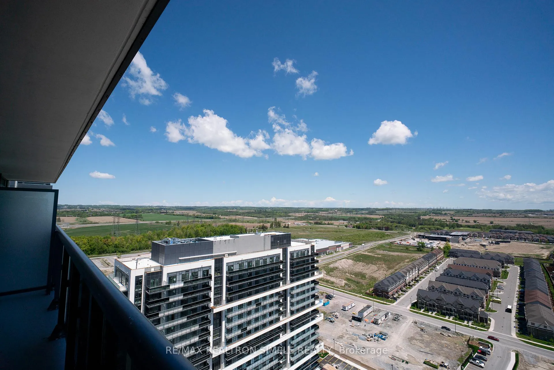 Photo 9 of Unit 2601, 2545 Simcoe Street N, Oshawa, Windfields — HOMEH