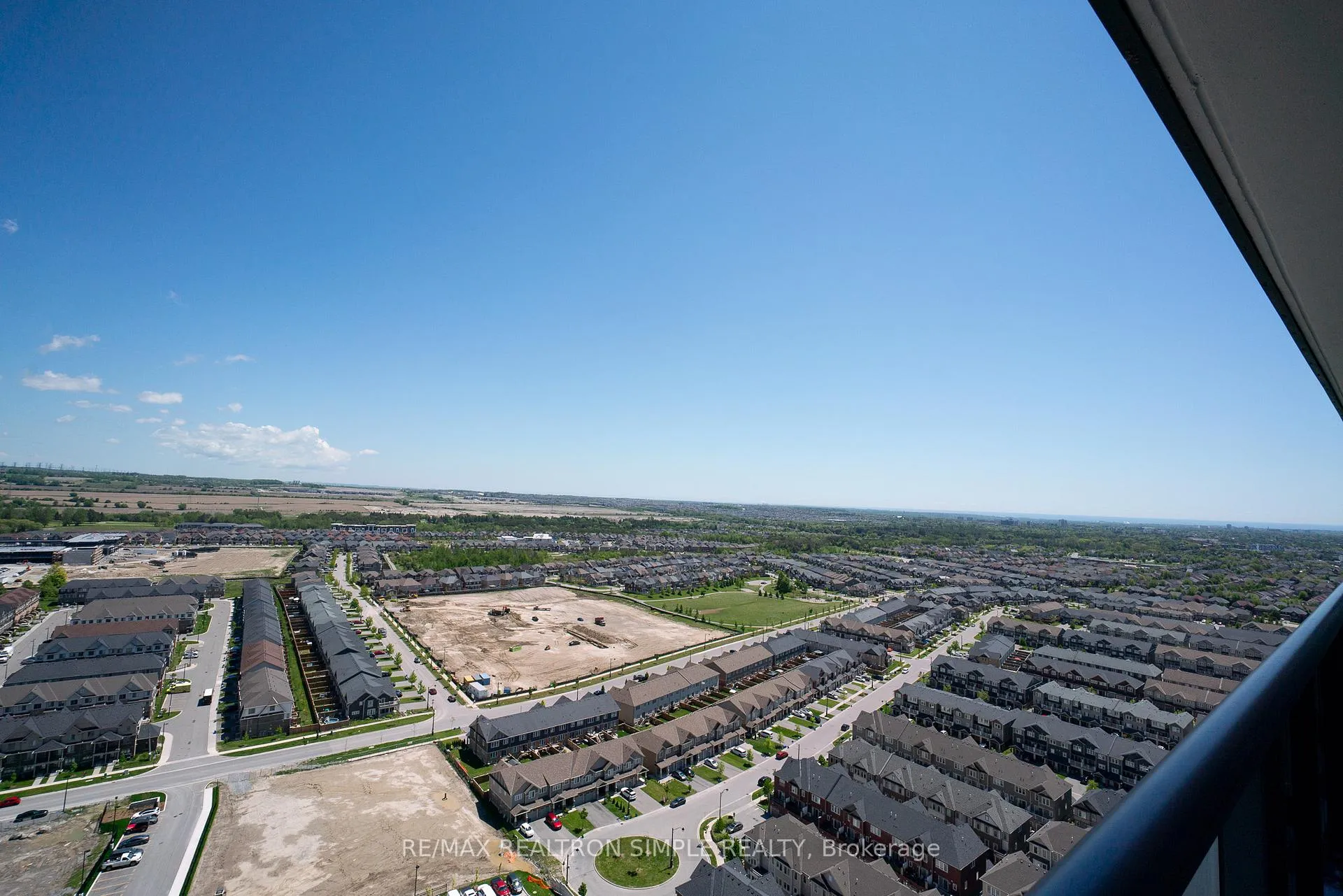 Photo 10 of Unit 2601, 2545 Simcoe Street N, Oshawa, Windfields — HOMEH