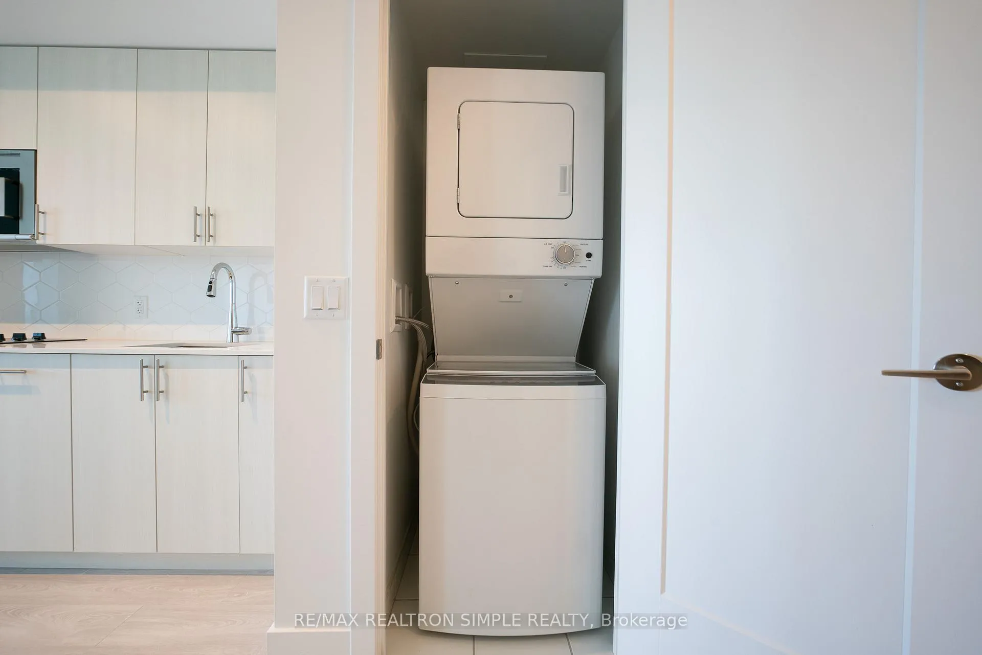 Photo 13 of Unit 2601, 2545 Simcoe Street N, Oshawa, Windfields — HOMEH