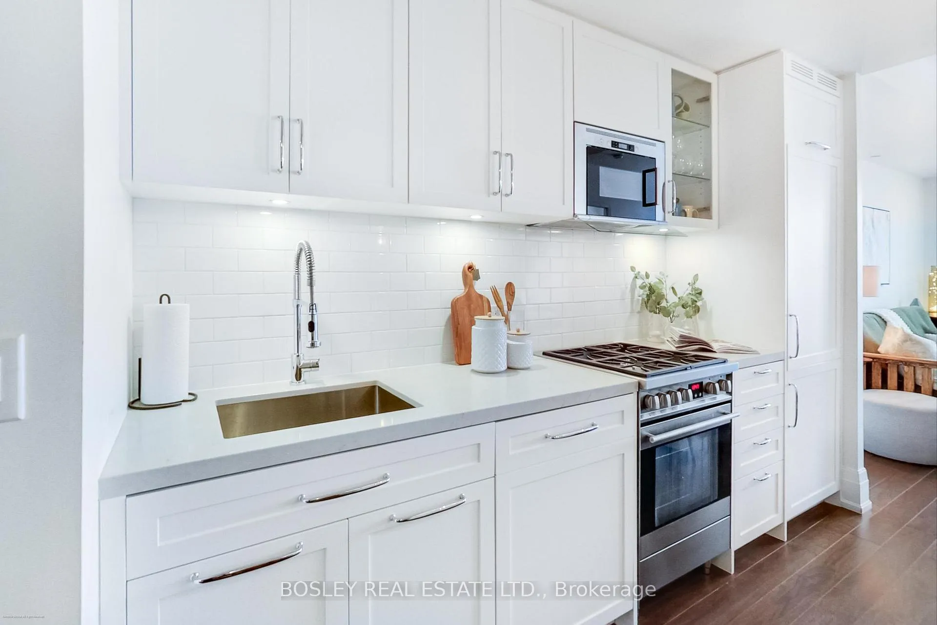 Photo 4 of Unit 506, 25 Malcolm Road, Toronto, Leaside — HOMEH