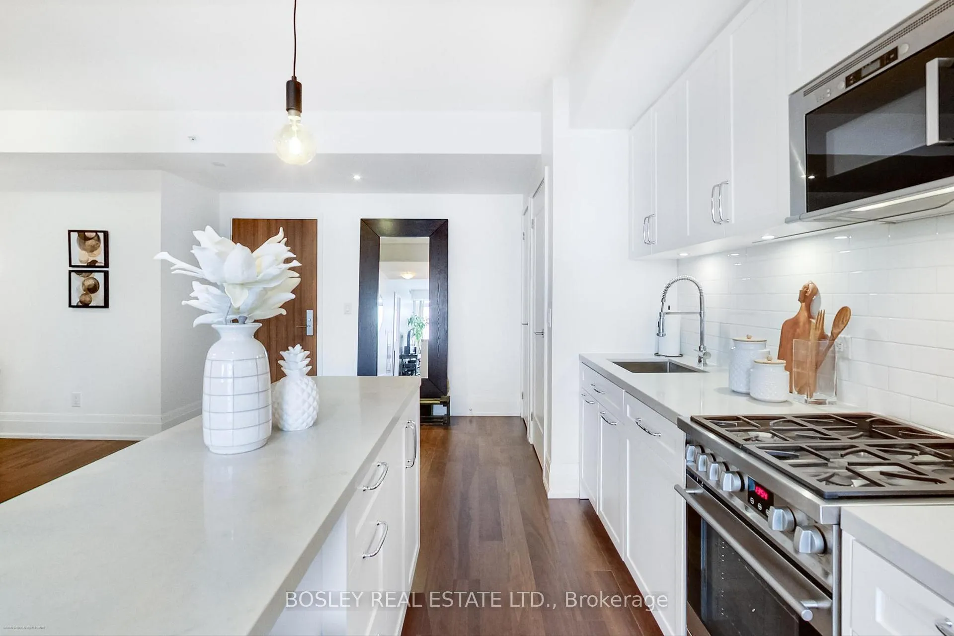 Photo 5 of Unit 506, 25 Malcolm Road, Toronto, Leaside — HOMEH