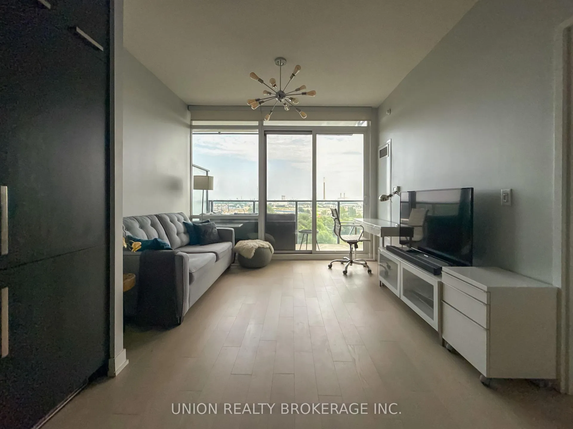 Photo 4 of Unit N913, 120 Bayview Avenue, Toronto, Waterfront Communities — HOMEH