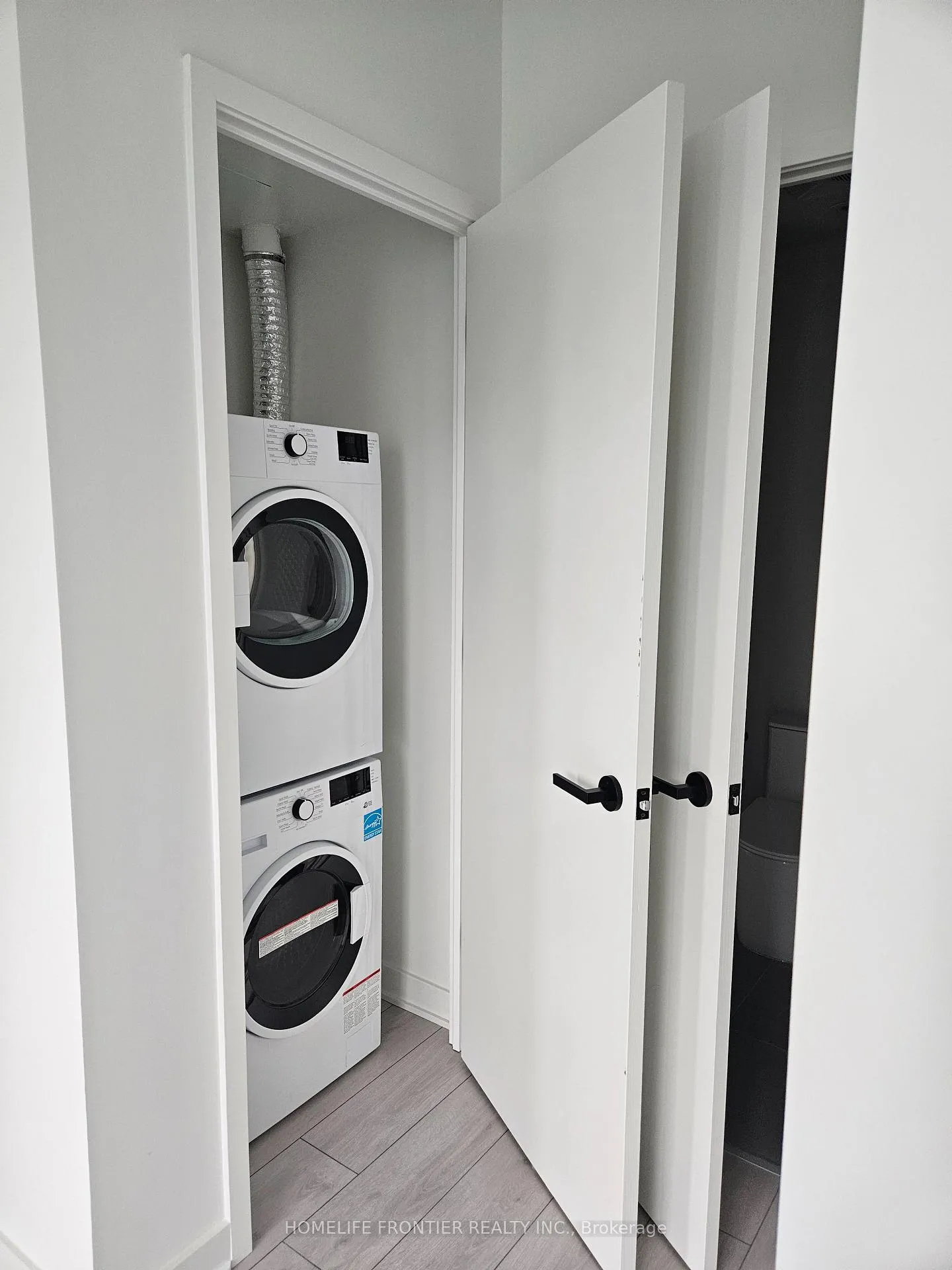 Photo 4 of Unit 3213, 55 Charles Street E, Toronto, Church-Yonge Corridor — HOMEH