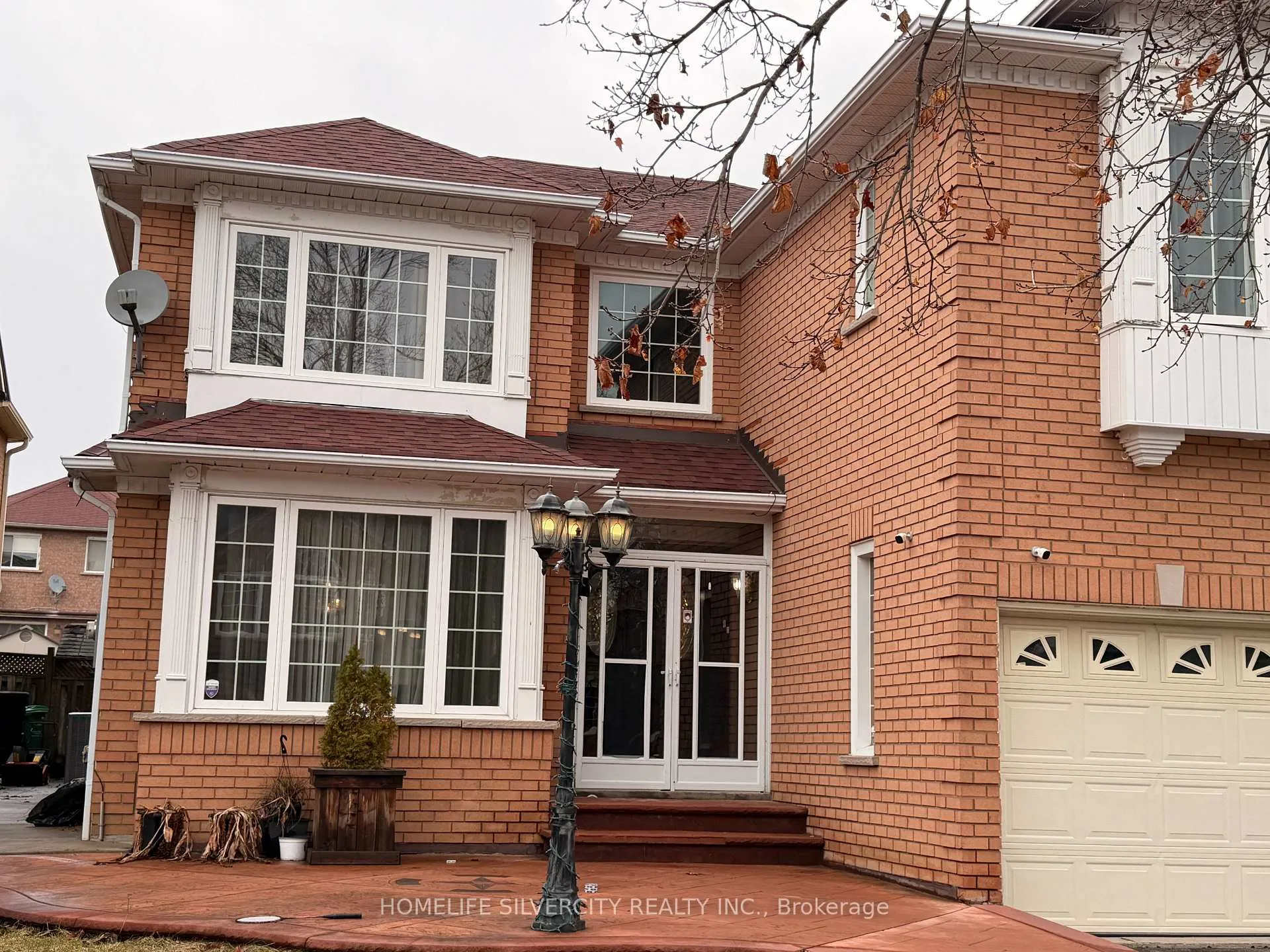 Photo 2 of 5 Blue Oak Avenue, Brampton, Sandringham-Wellington — HOMEH