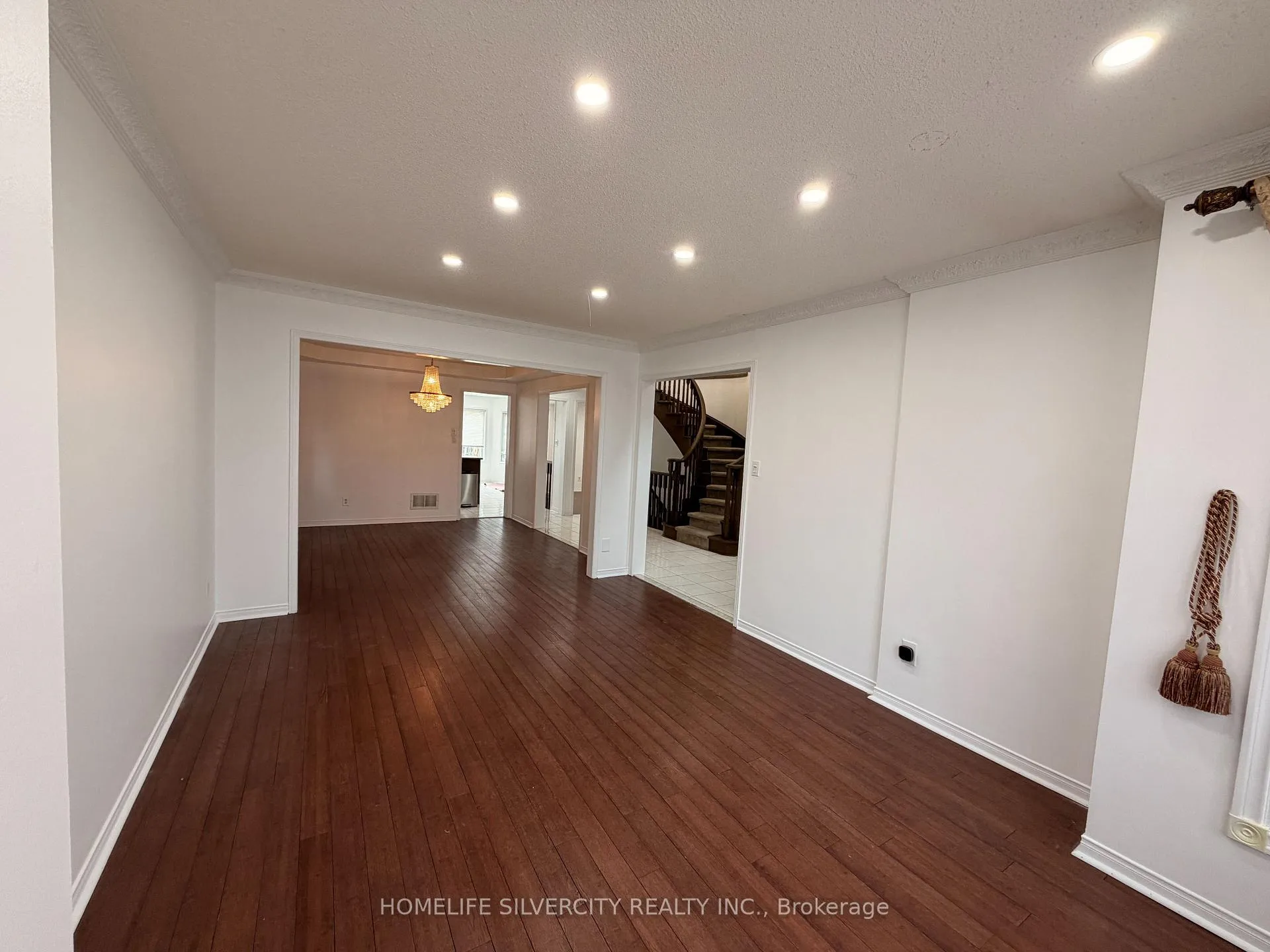 Photo 5 of 5 Blue Oak Avenue, Brampton, Sandringham-Wellington — HOMEH