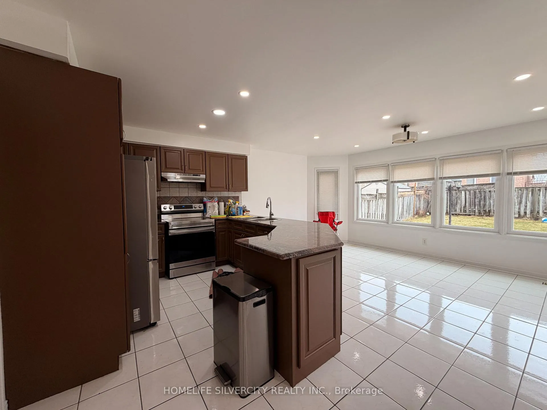 Photo 8 of 5 Blue Oak Avenue, Brampton, Sandringham-Wellington — HOMEH
