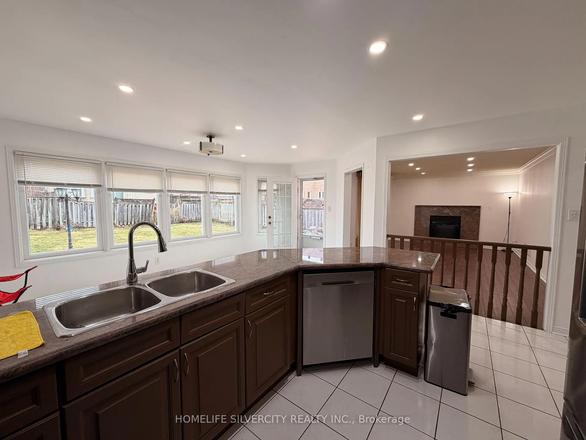Photo 10 of 5 Blue Oak Avenue, Brampton, Sandringham-Wellington — HOMEH