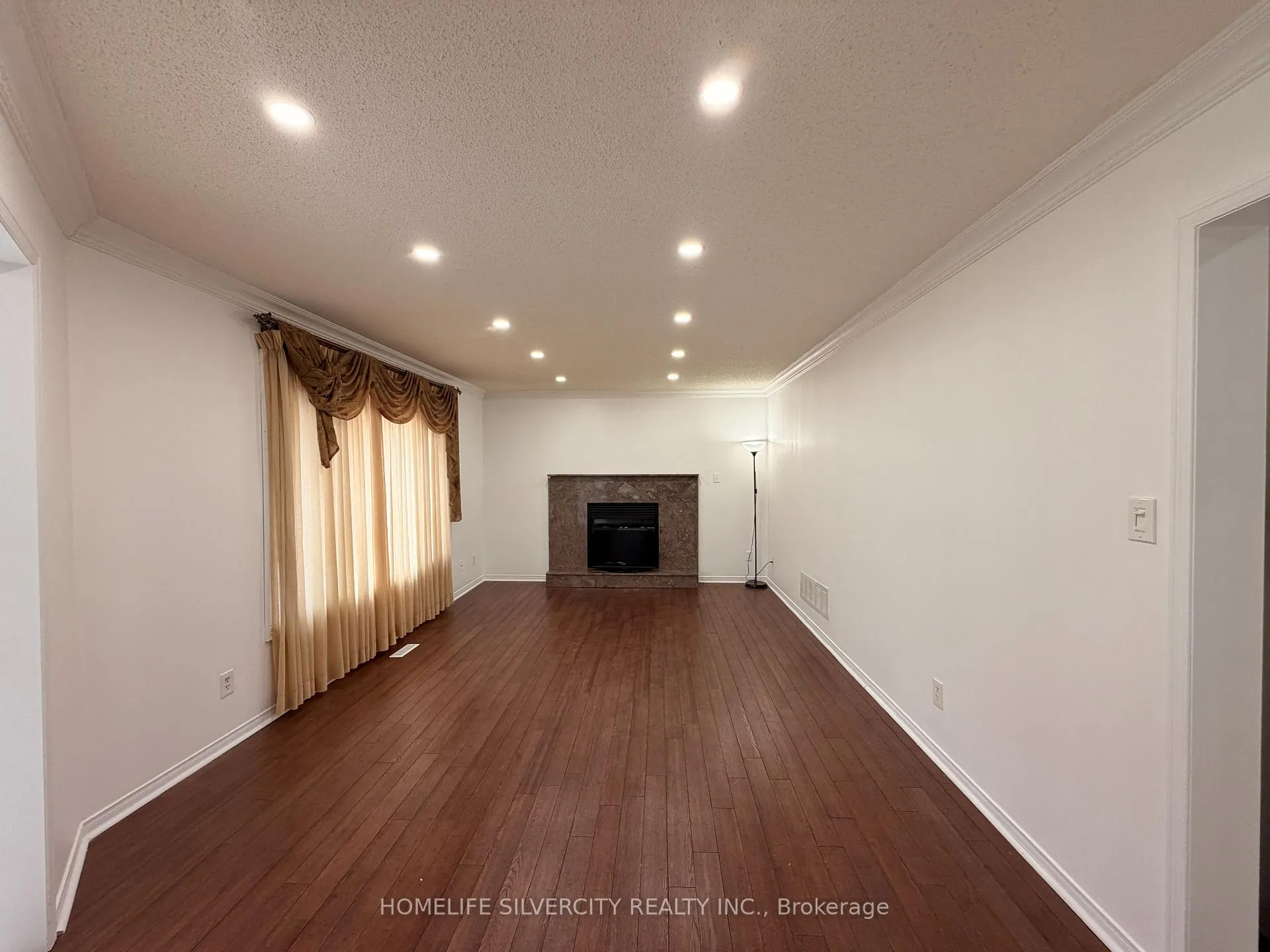 Photo 12 of 5 Blue Oak Avenue, Brampton, Sandringham-Wellington — HOMEH