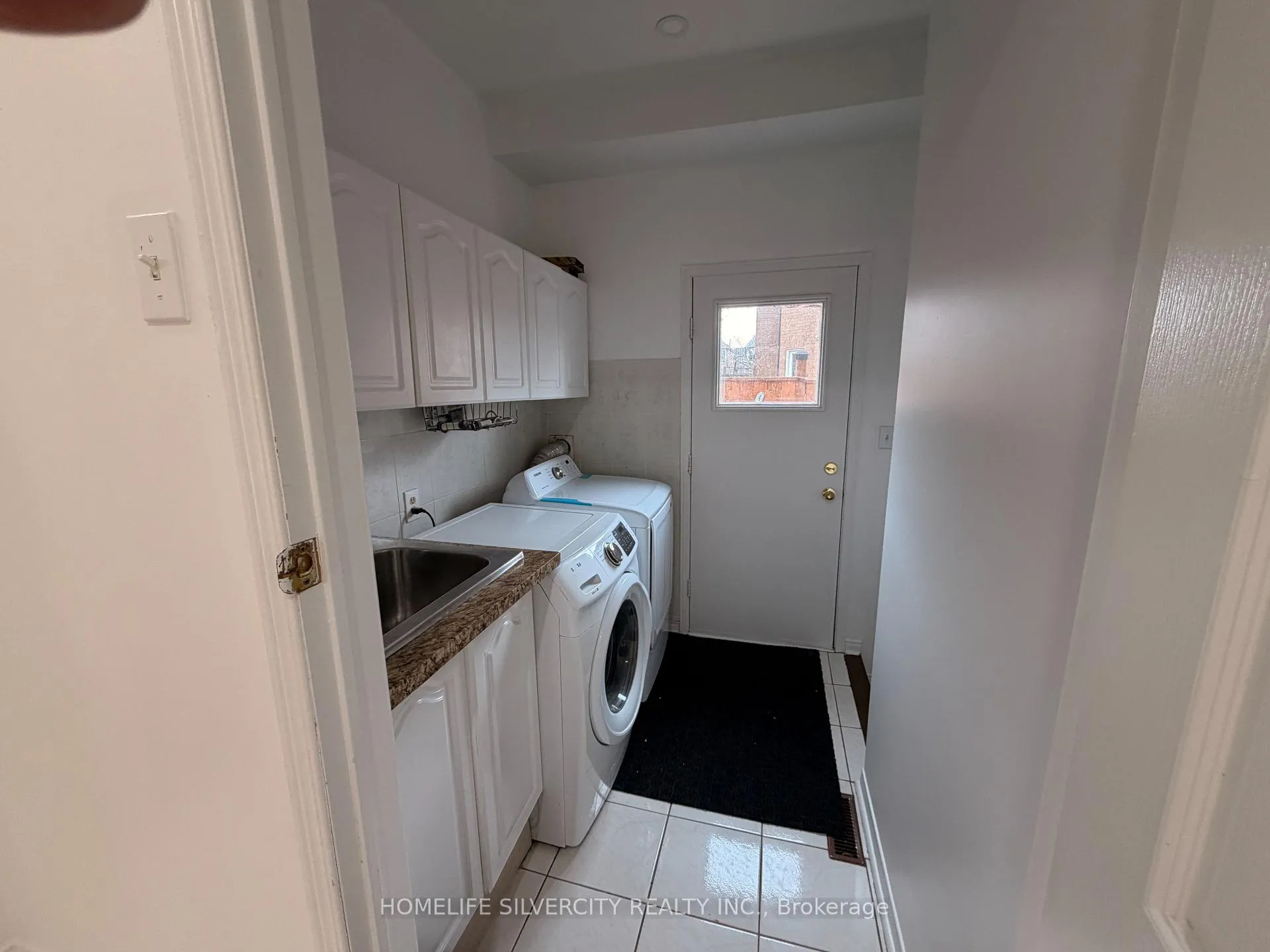 Photo 16 of 5 Blue Oak Avenue, Brampton, Sandringham-Wellington — HOMEH