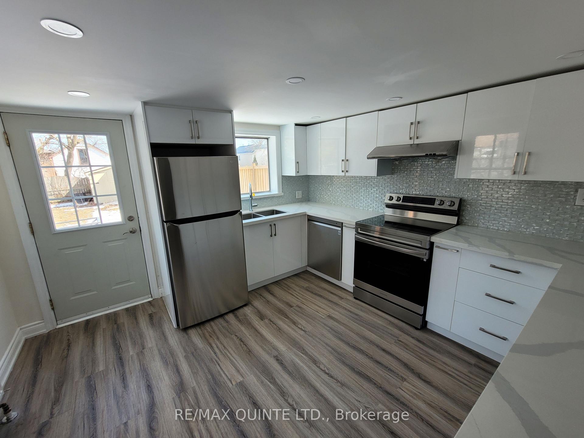 Photo 3 of 325 Charles Street, Belleville, Belleville Ward — HOMEH