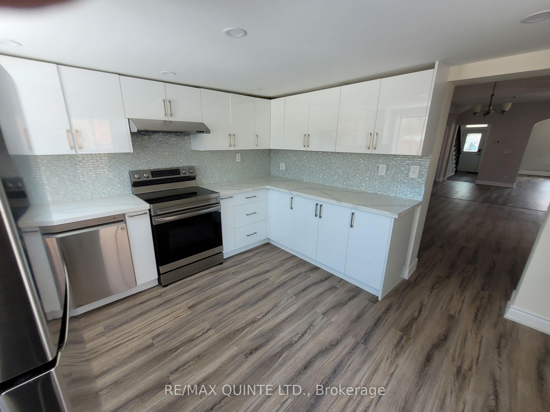 Photo 4 of 325 Charles Street, Belleville, Belleville Ward — HOMEH