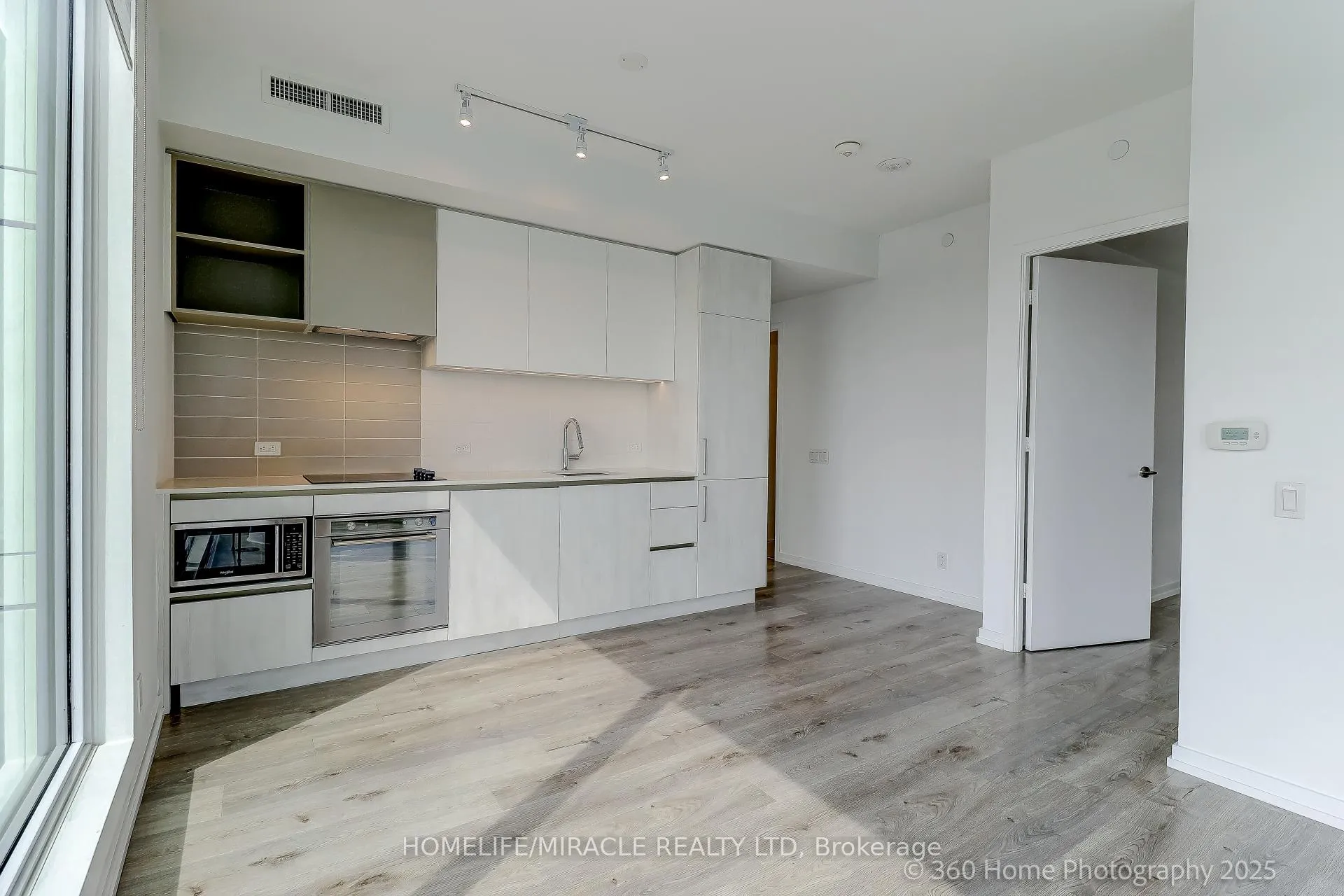 Photo 5 of Unit 4202, 7890 Jane Street, Vaughan, Concord — HOMEH