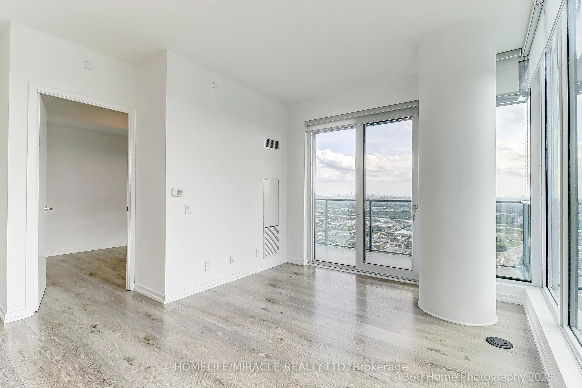 Photo 6 of Unit 4202, 7890 Jane Street, Vaughan, Concord — HOMEH