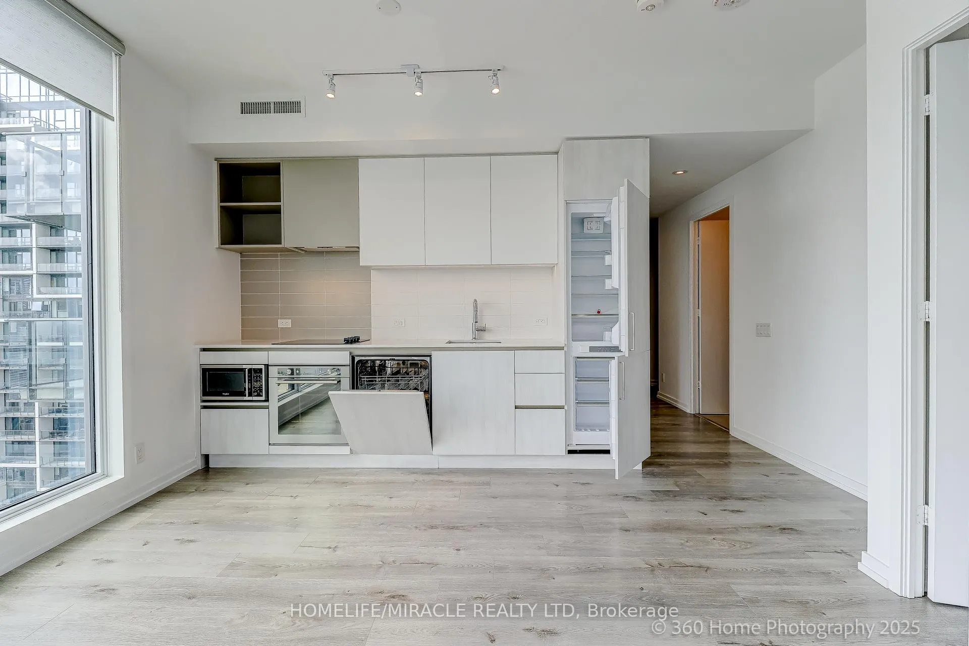 Photo 7 of Unit 4202, 7890 Jane Street, Vaughan, Concord — HOMEH