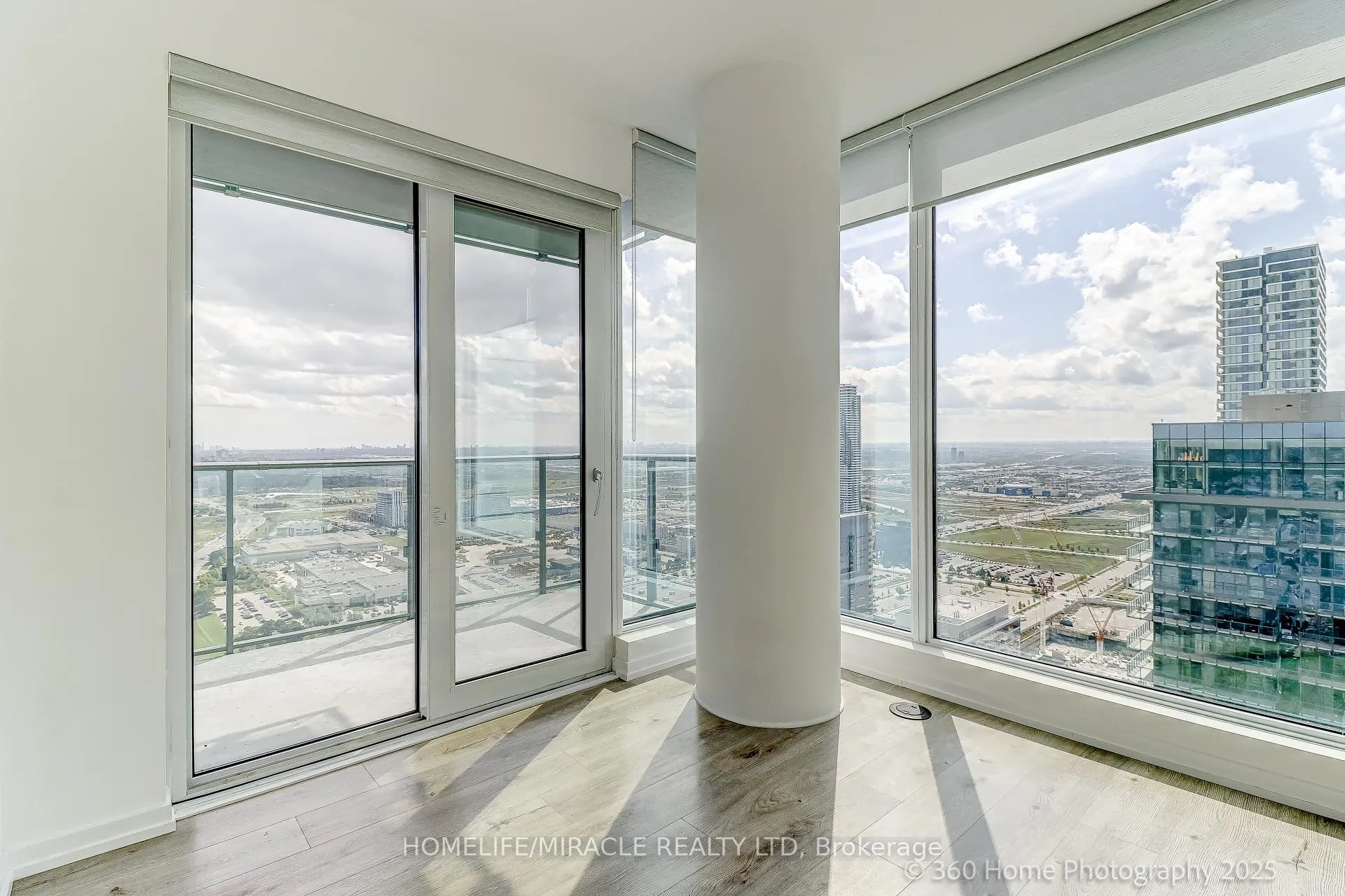 Photo 8 of Unit 4202, 7890 Jane Street, Vaughan, Concord — HOMEH