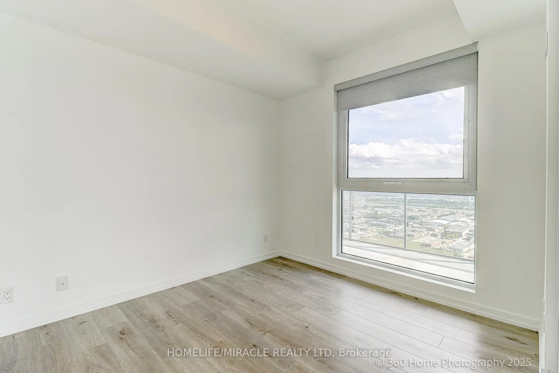 Photo 9 of Unit 4202, 7890 Jane Street, Vaughan, Concord — HOMEH