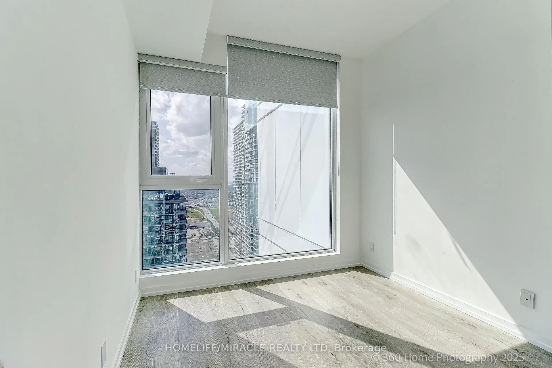 Photo 15 of Unit 4202, 7890 Jane Street, Vaughan, Concord — HOMEH