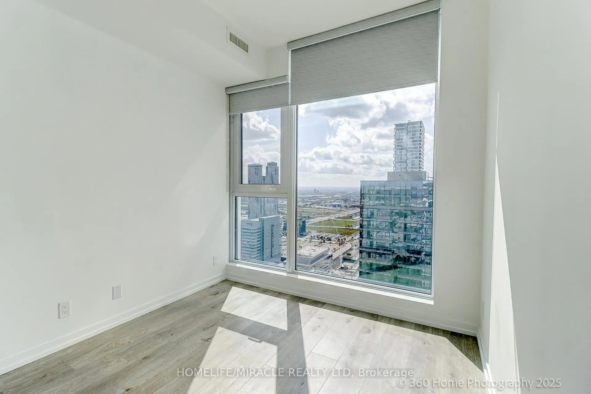 Photo 17 of Unit 4202, 7890 Jane Street, Vaughan, Concord — HOMEH
