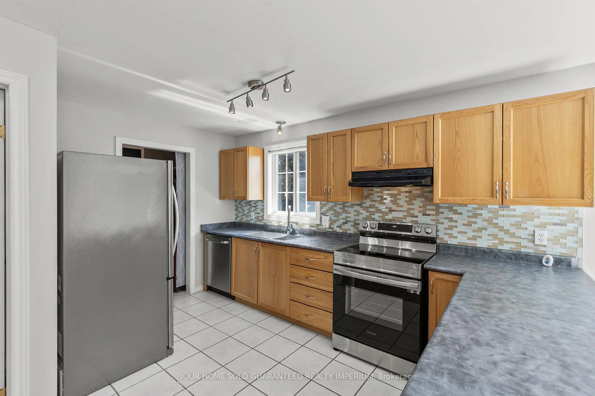 Photo 14 of Unit 14, 996 Rymal Road E, Hamilton, Broughton — HOMEH